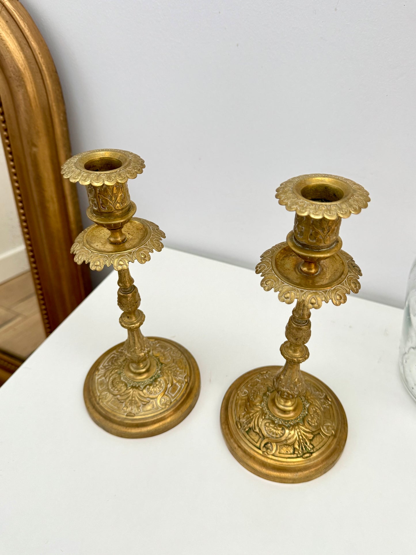 Duo de bougeoirs ancien en laiton