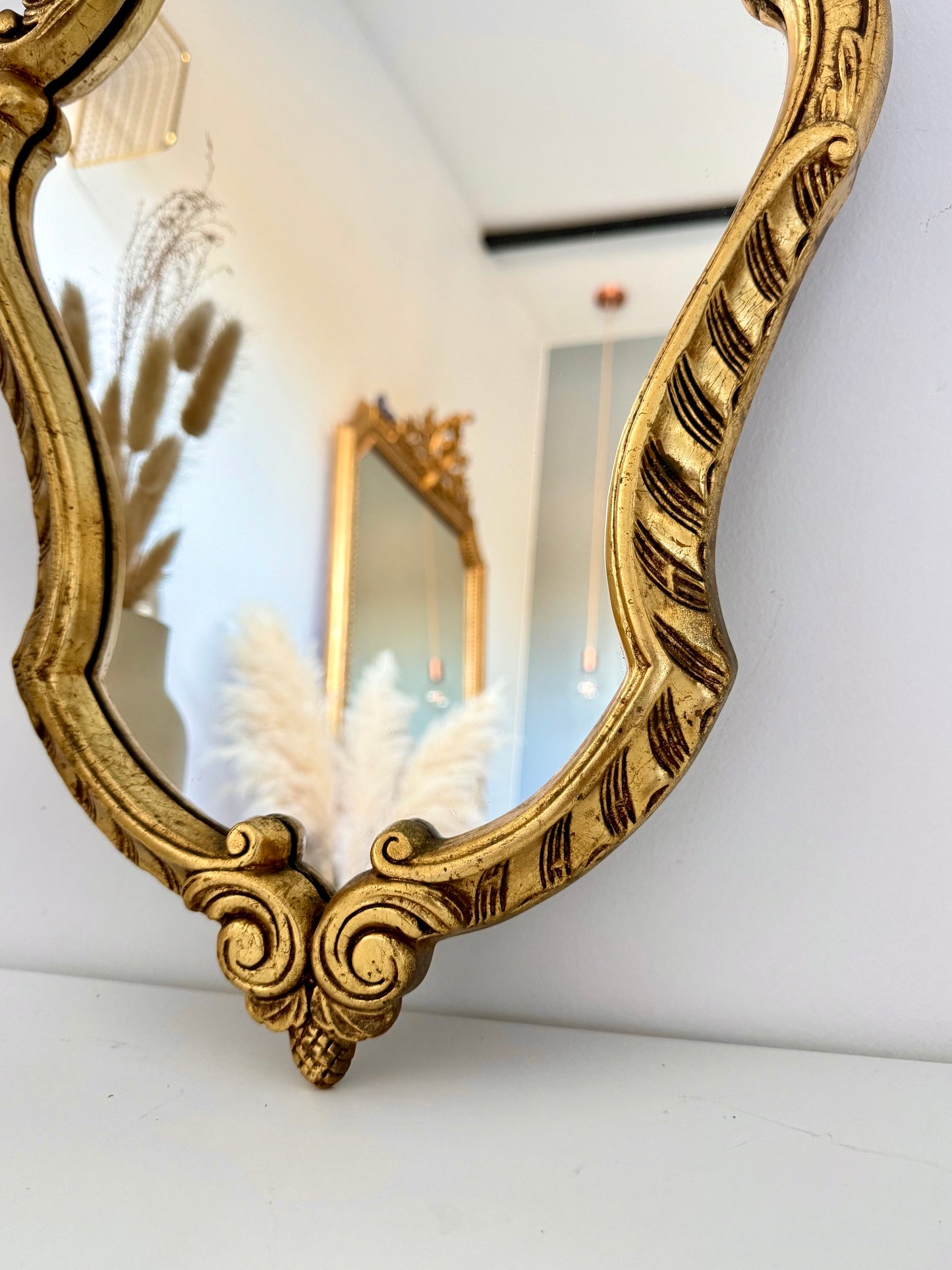 Miroir doré de style baroque