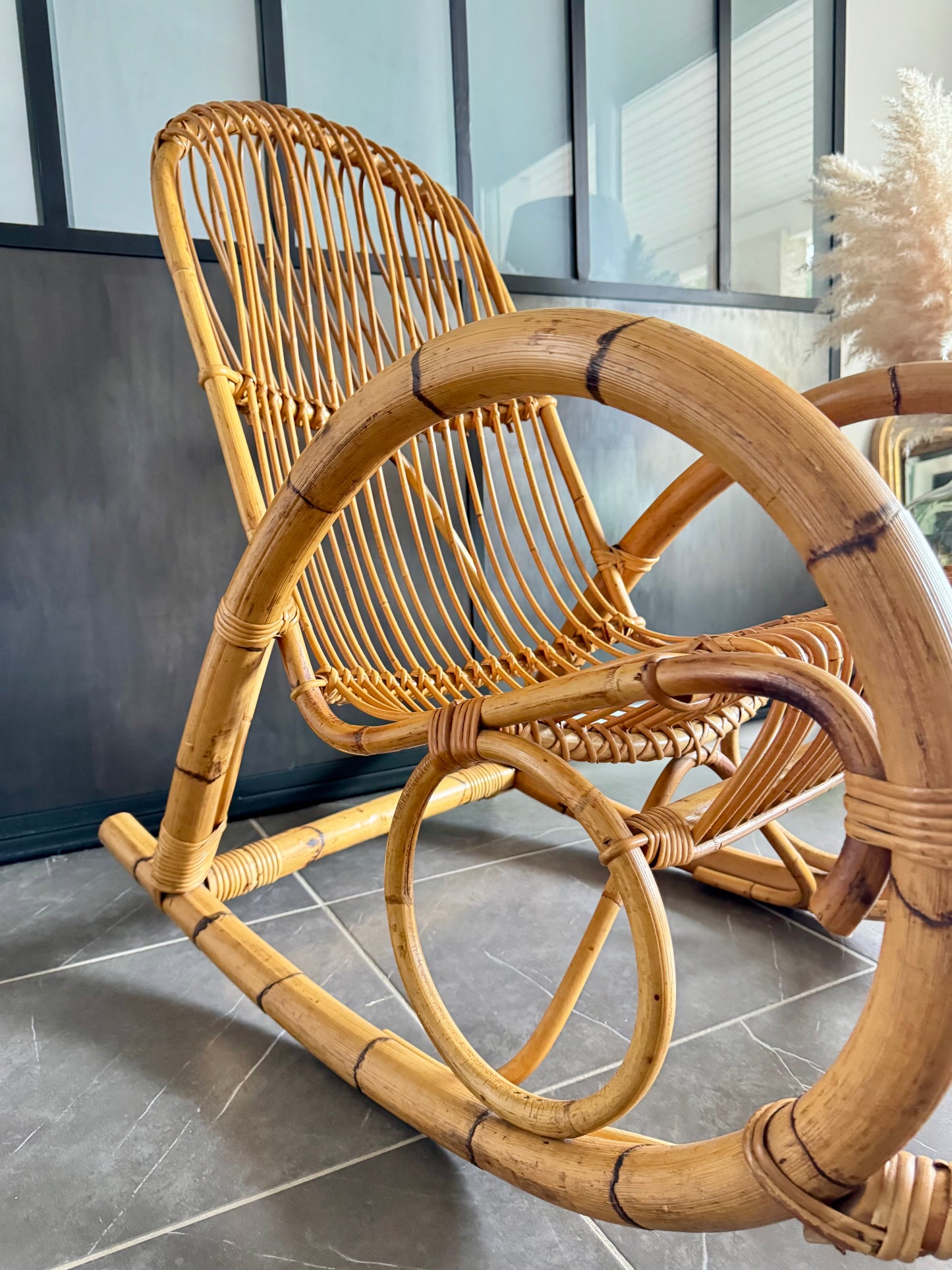 Rocking chair en rotin