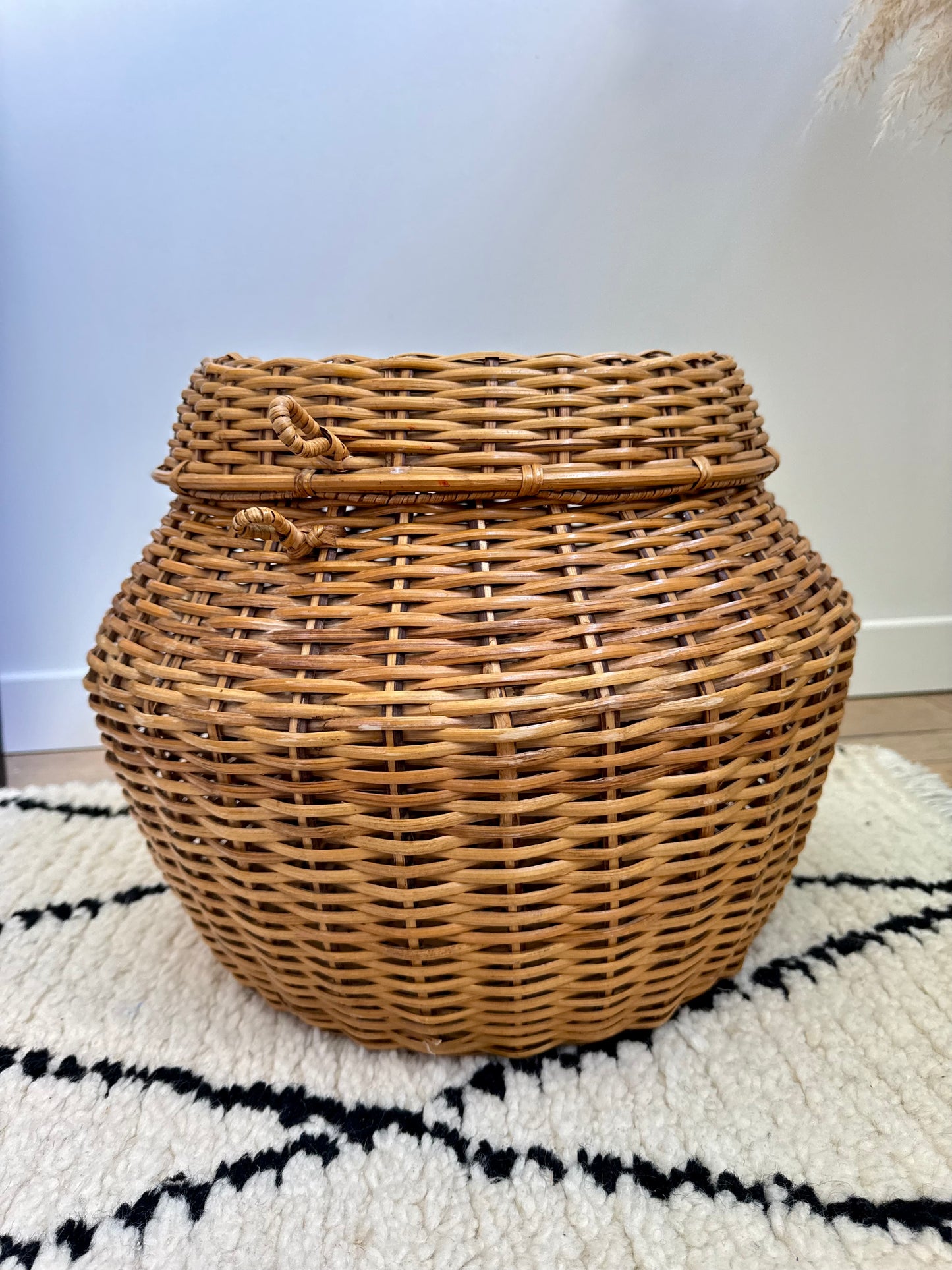 Panier ancien en osier tressé