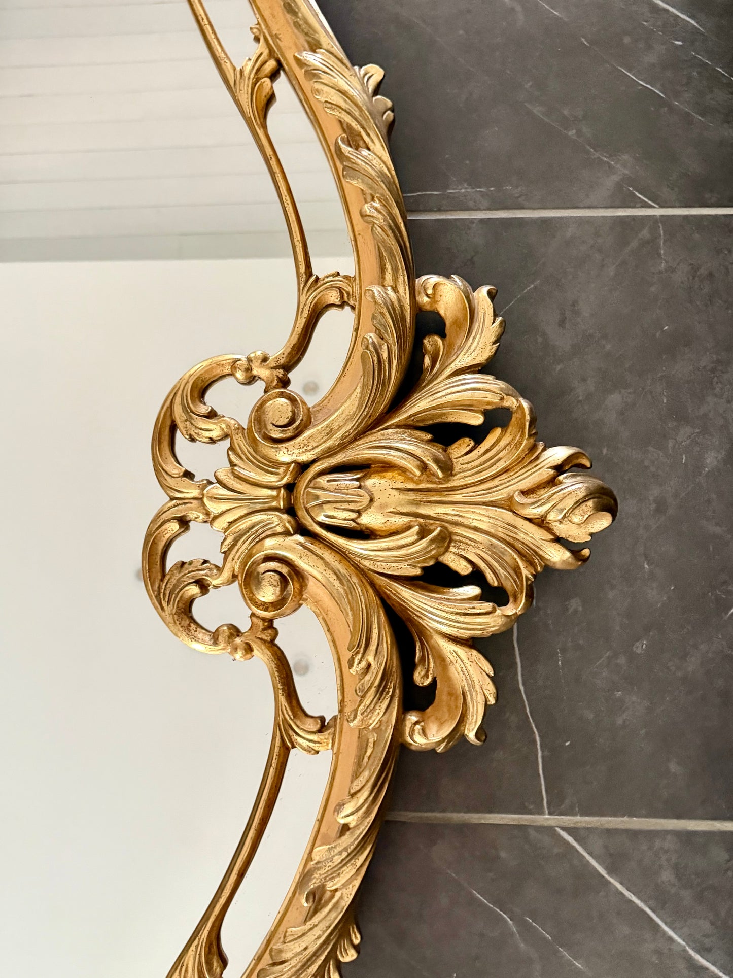 Exceptionnel miroir ancien papillon baroque doré