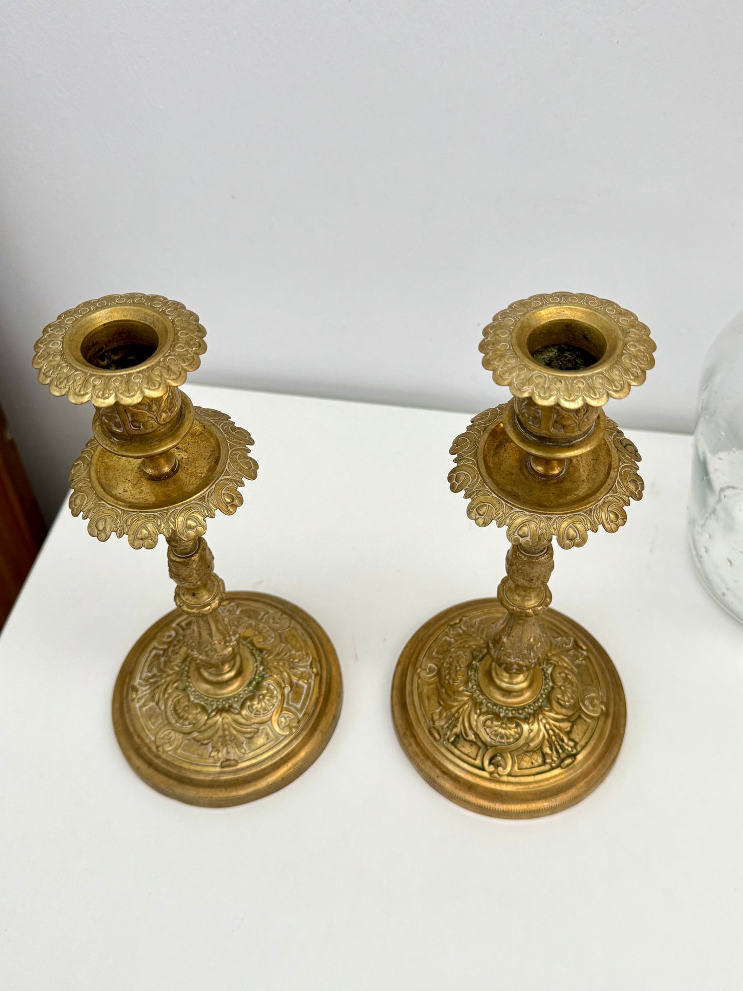 Duo de bougeoirs ancien en laiton
