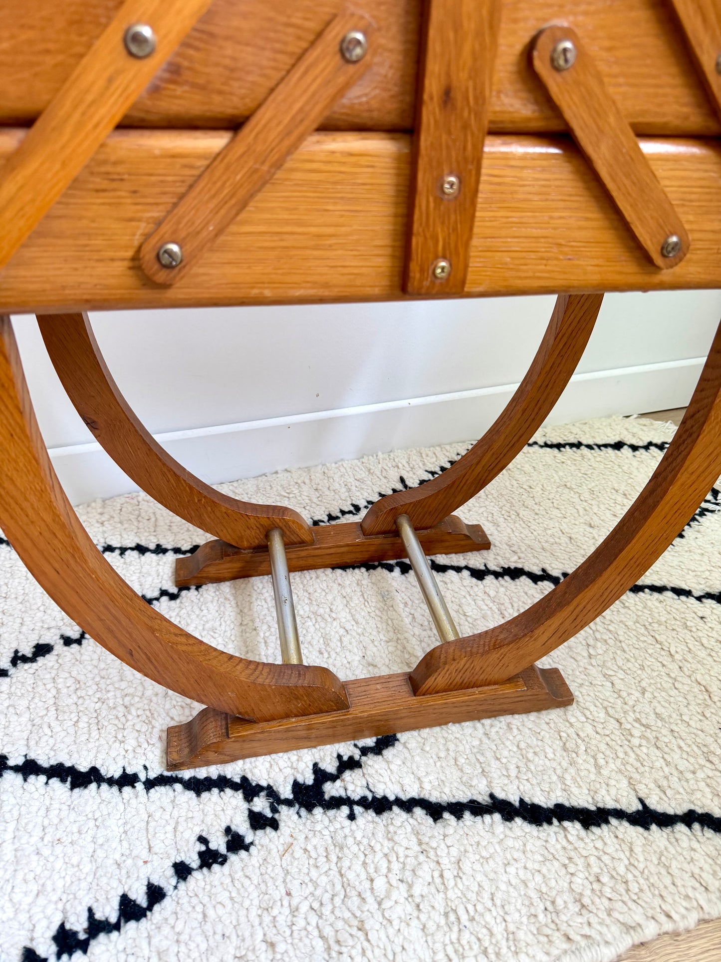 Travailleuse vintage en bois – meuble de couture sur pied,style mid-century