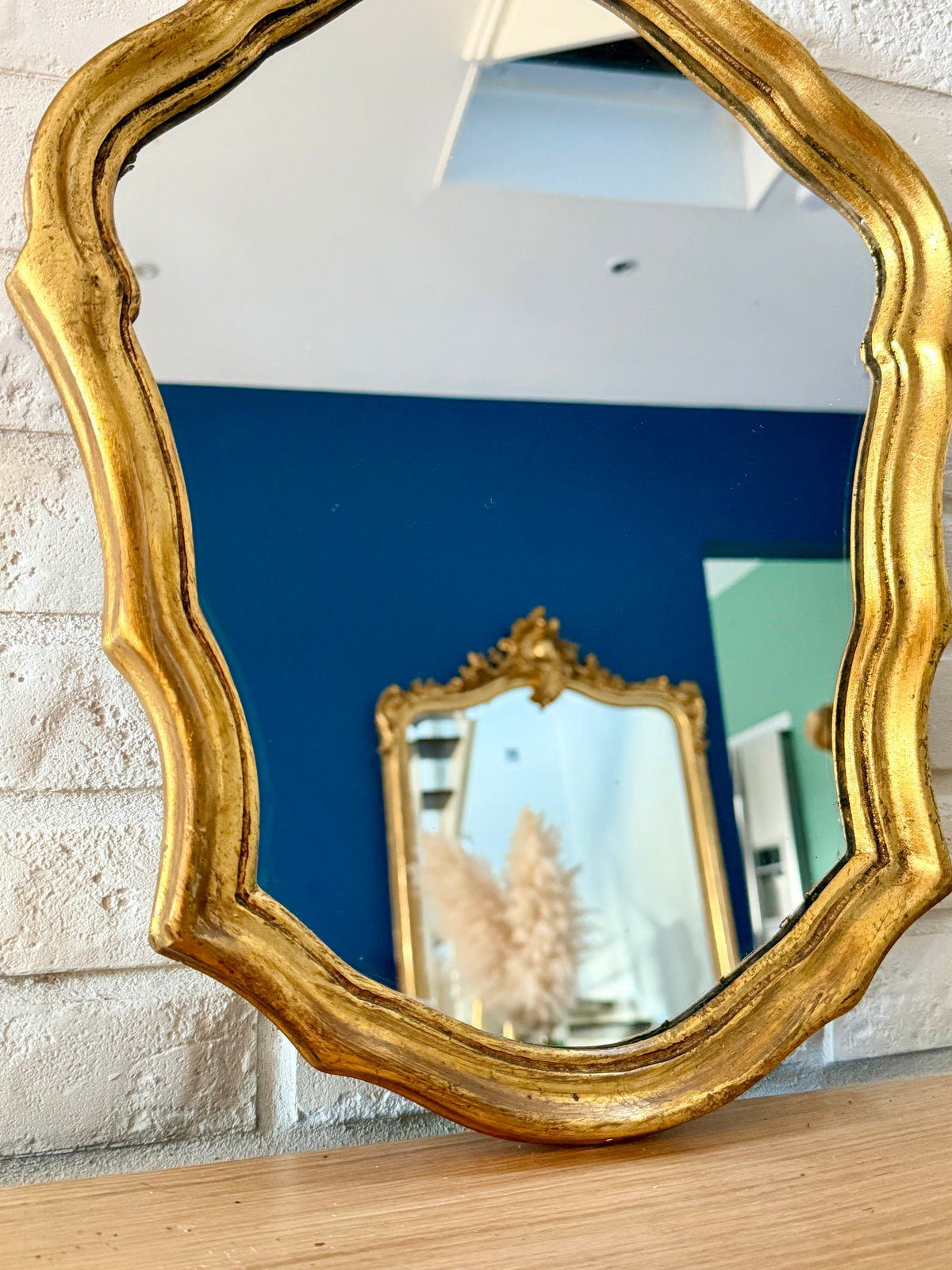 Miroir ancien doré de style baroque