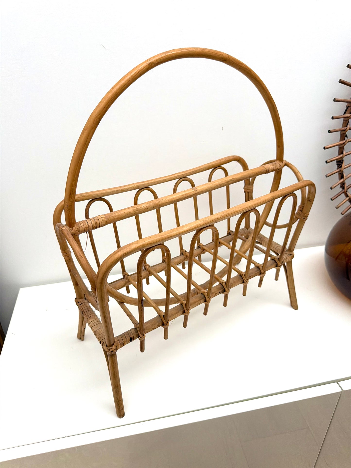 Porte-revues en rotin vintage