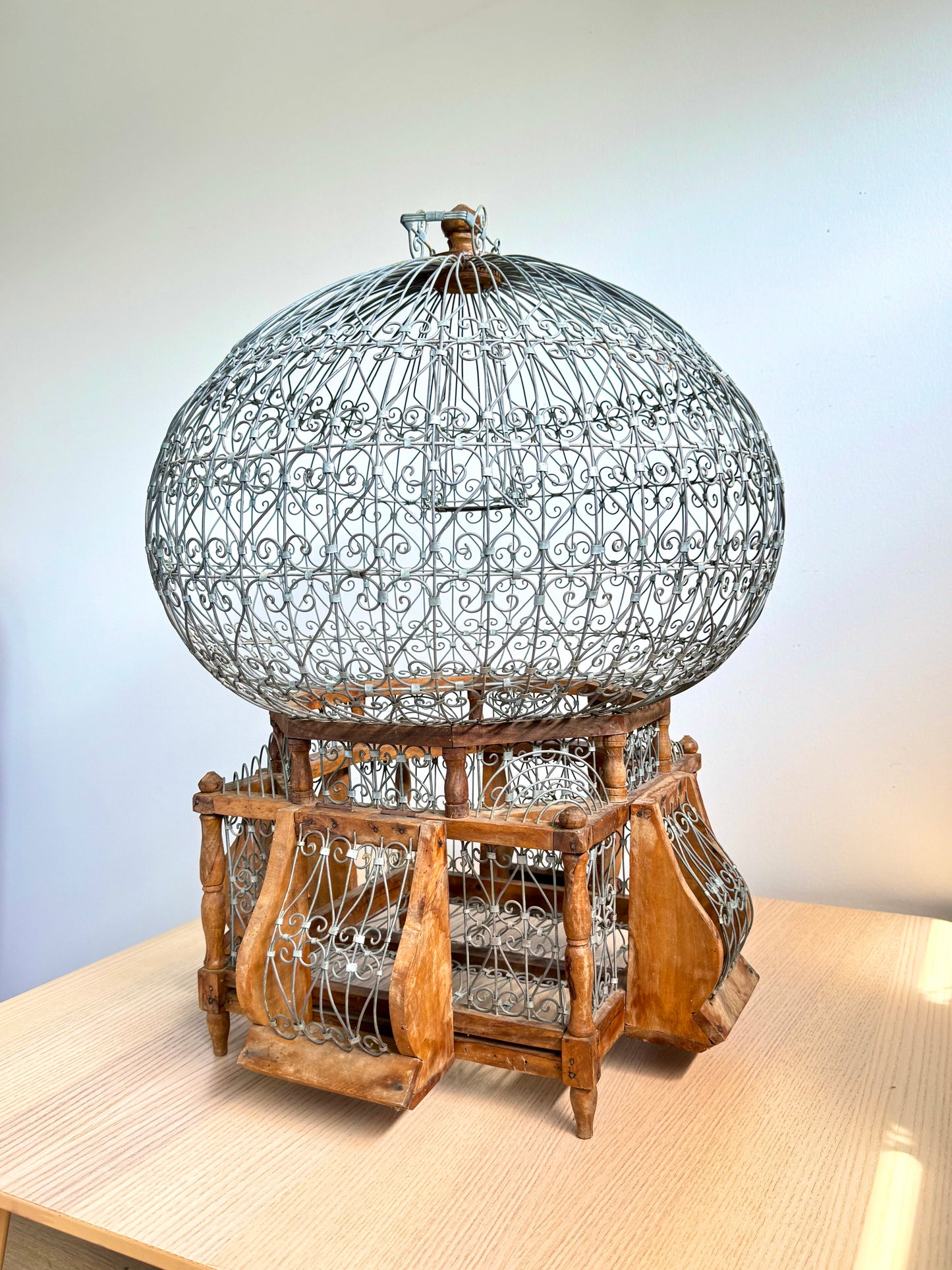Grande cage décorative en métal et bois