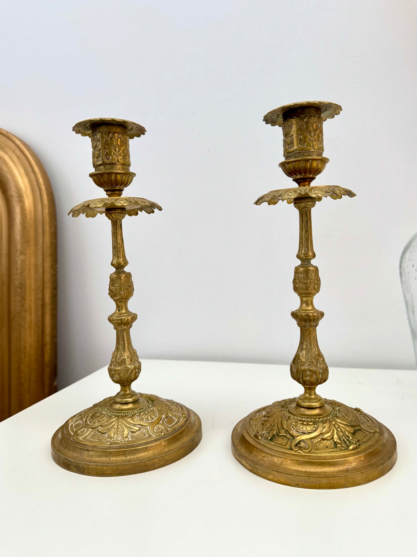 Duo de bougeoirs ancien en laiton