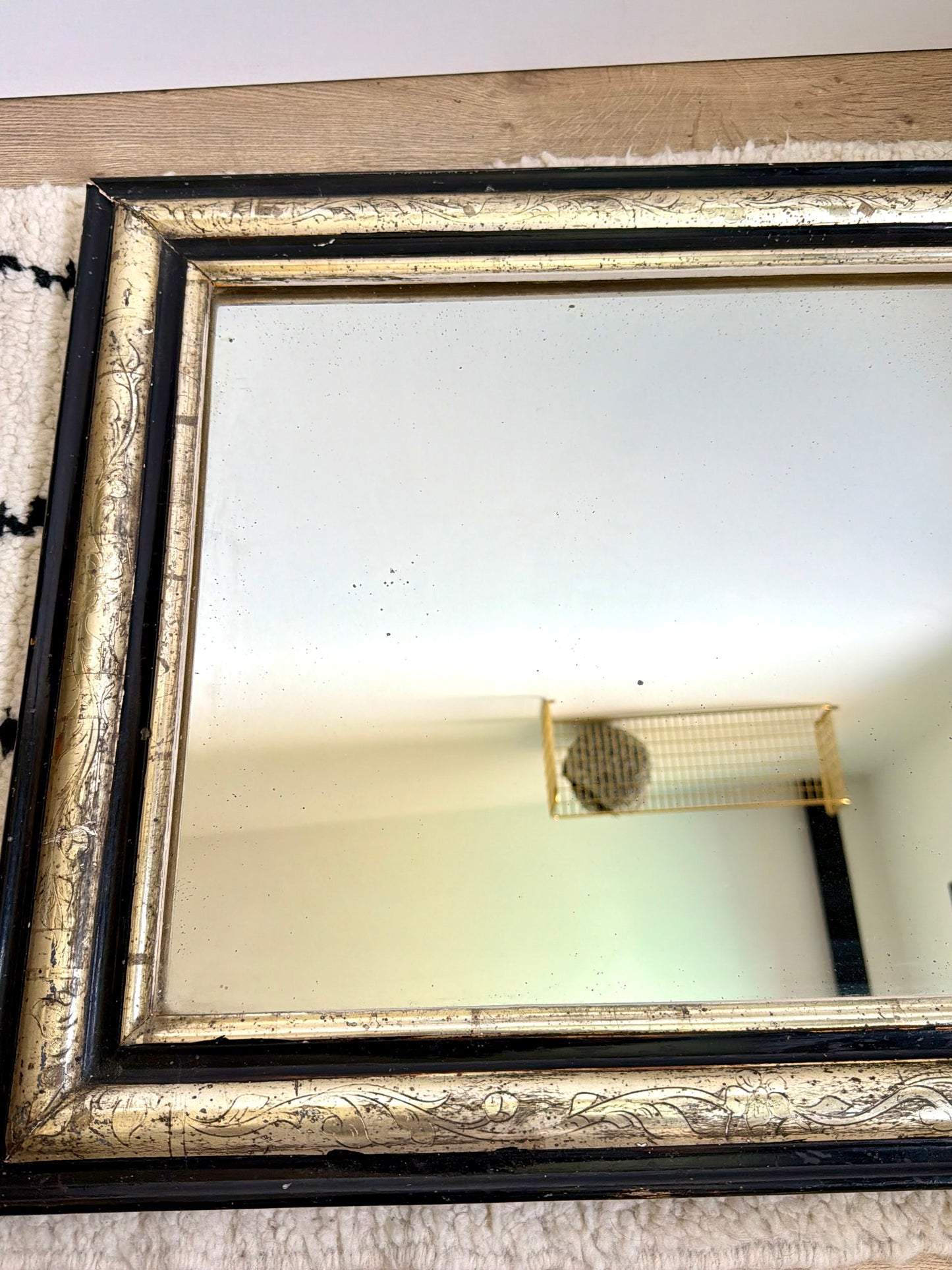 Miroir ancien Louis Philippe doré à la feuille d’or et noir
