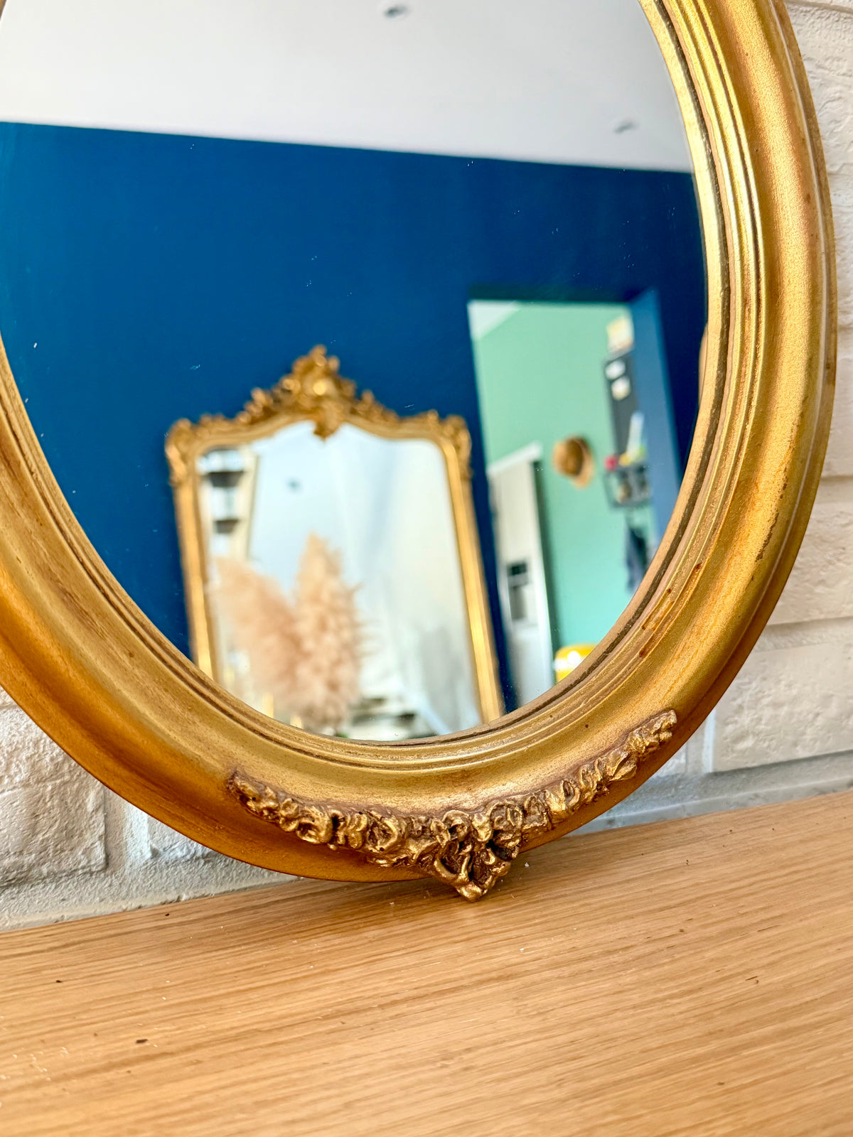 Miroir ancien doré à fronton