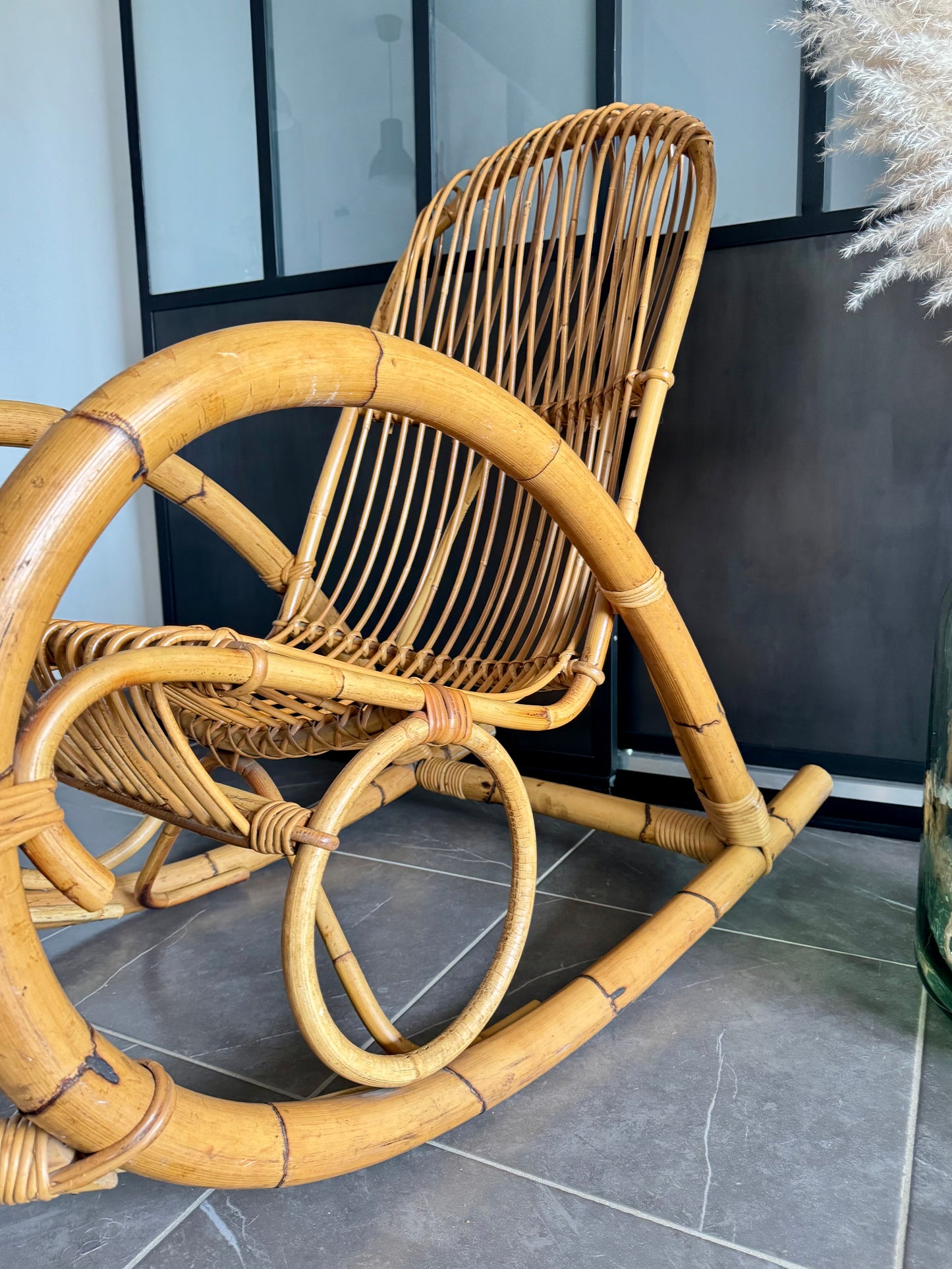 Rocking chair en rotin