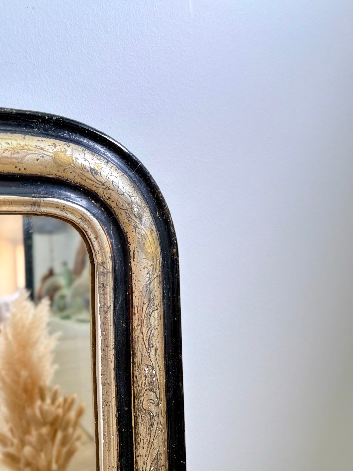 Miroir ancien Louis Philippe doré à la feuille d’or et noir
