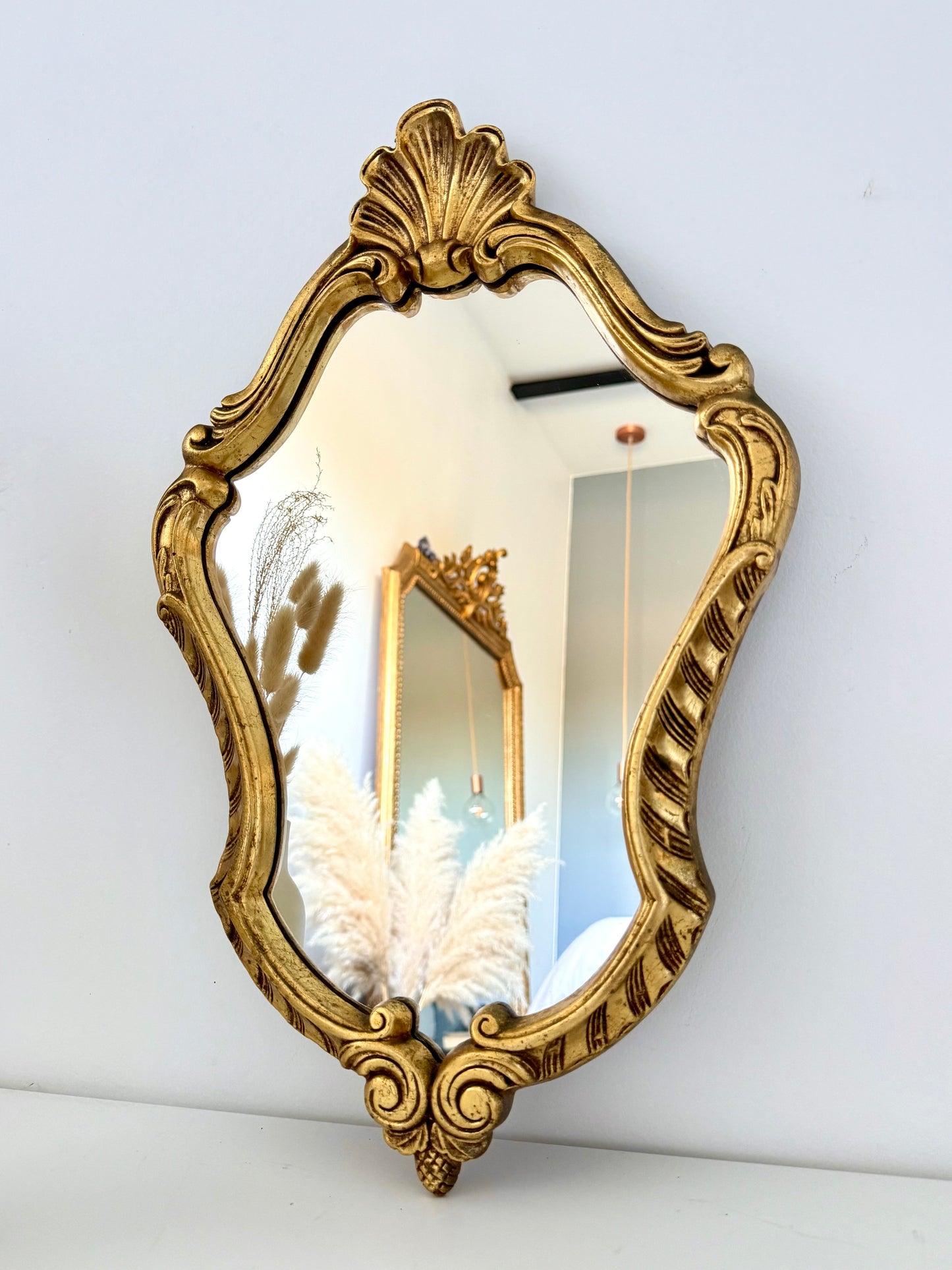 Miroir doré de style baroque