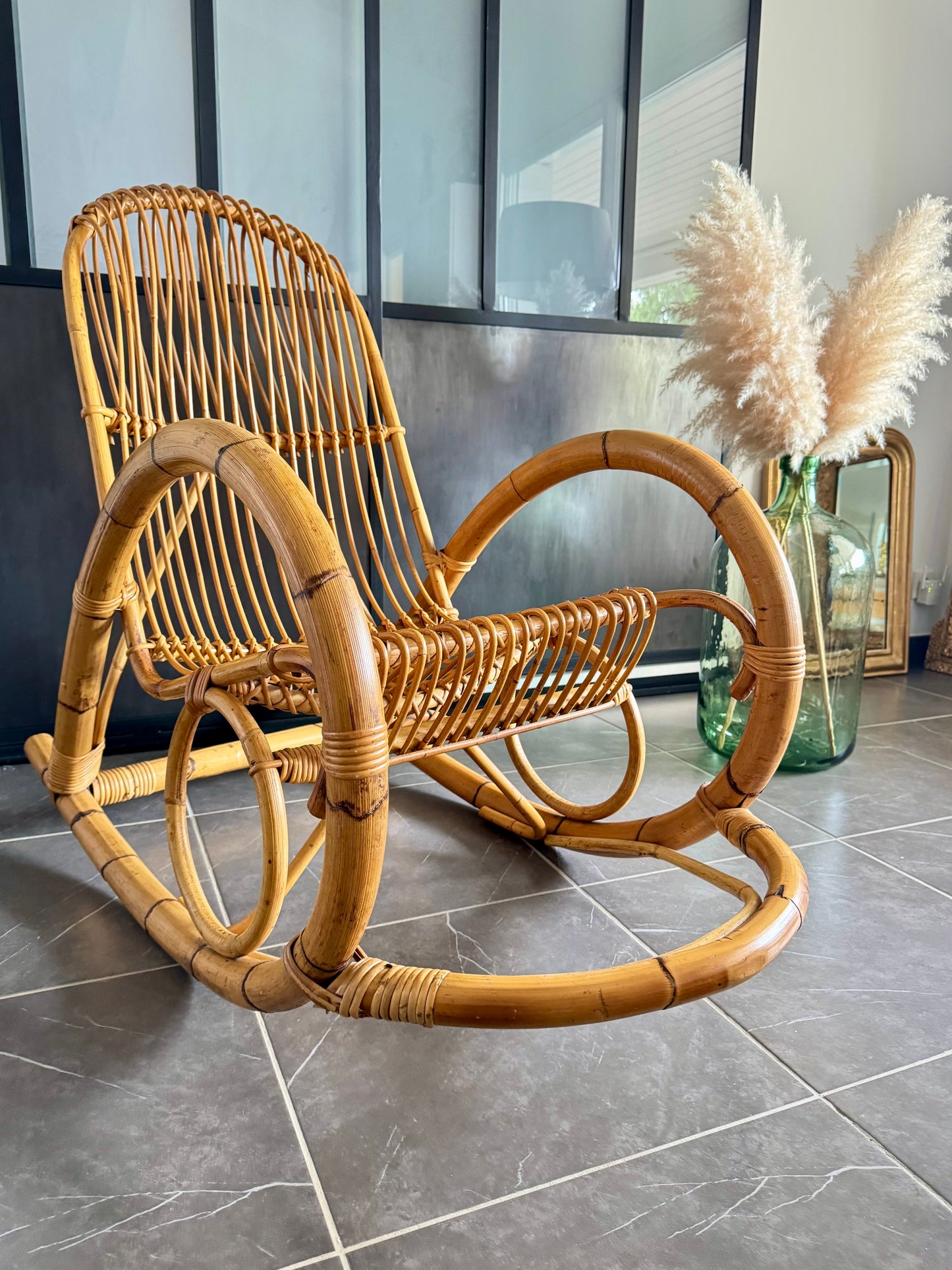 Rocking chair en rotin