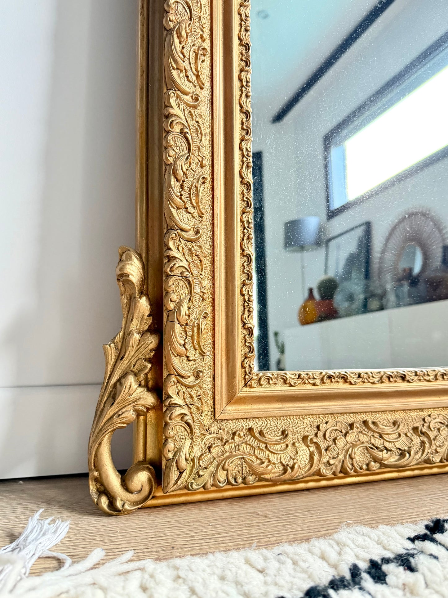 Grand miroir ancien Louis XV doré, style rocaille