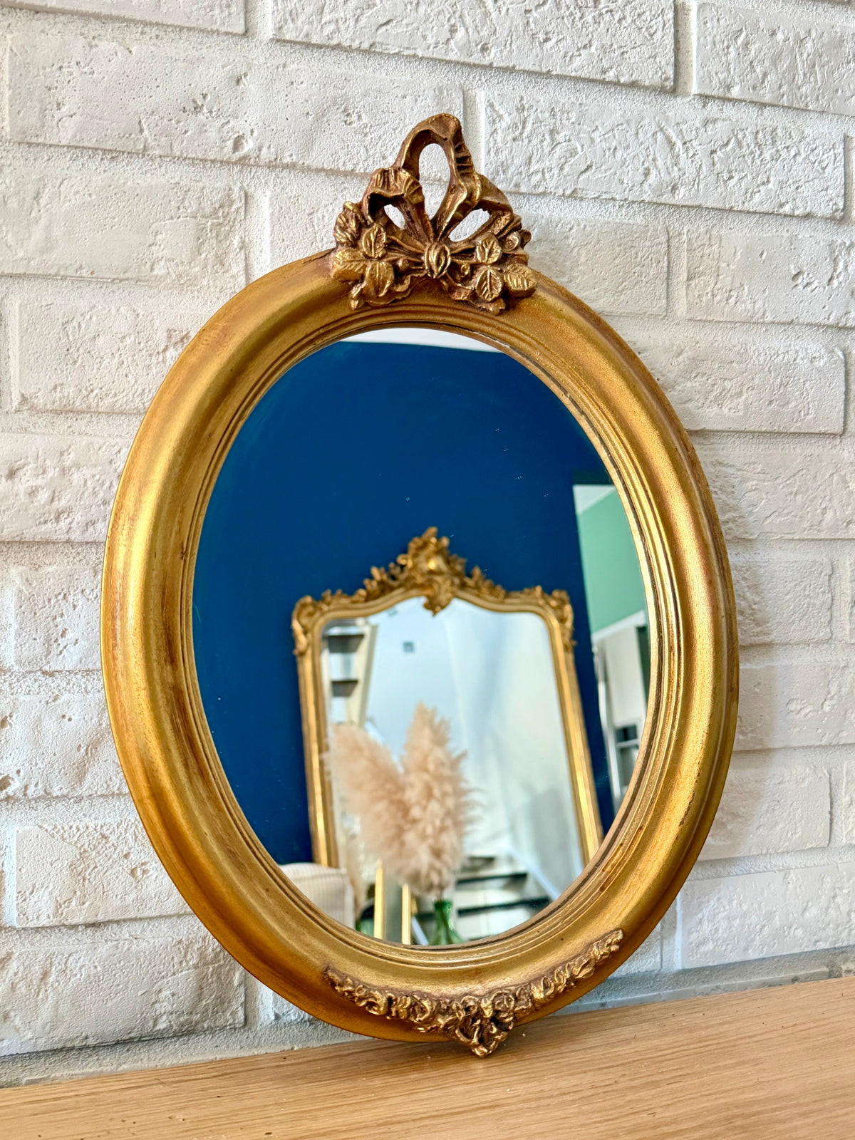 Miroir ancien doré à fronton