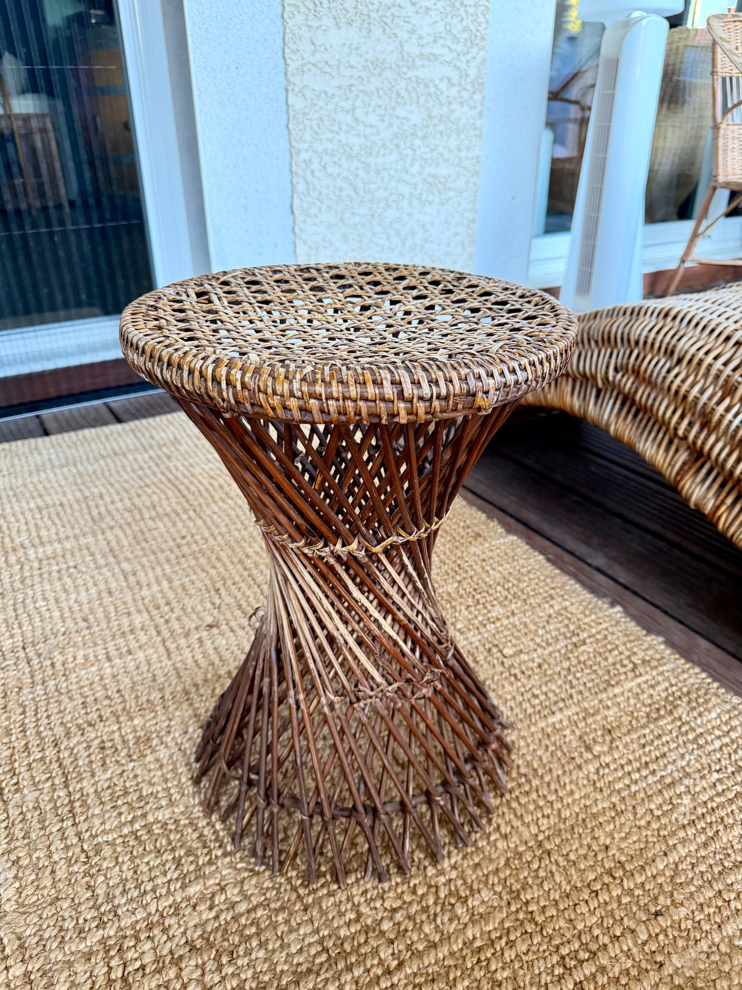 Tabouret en rotin vintage