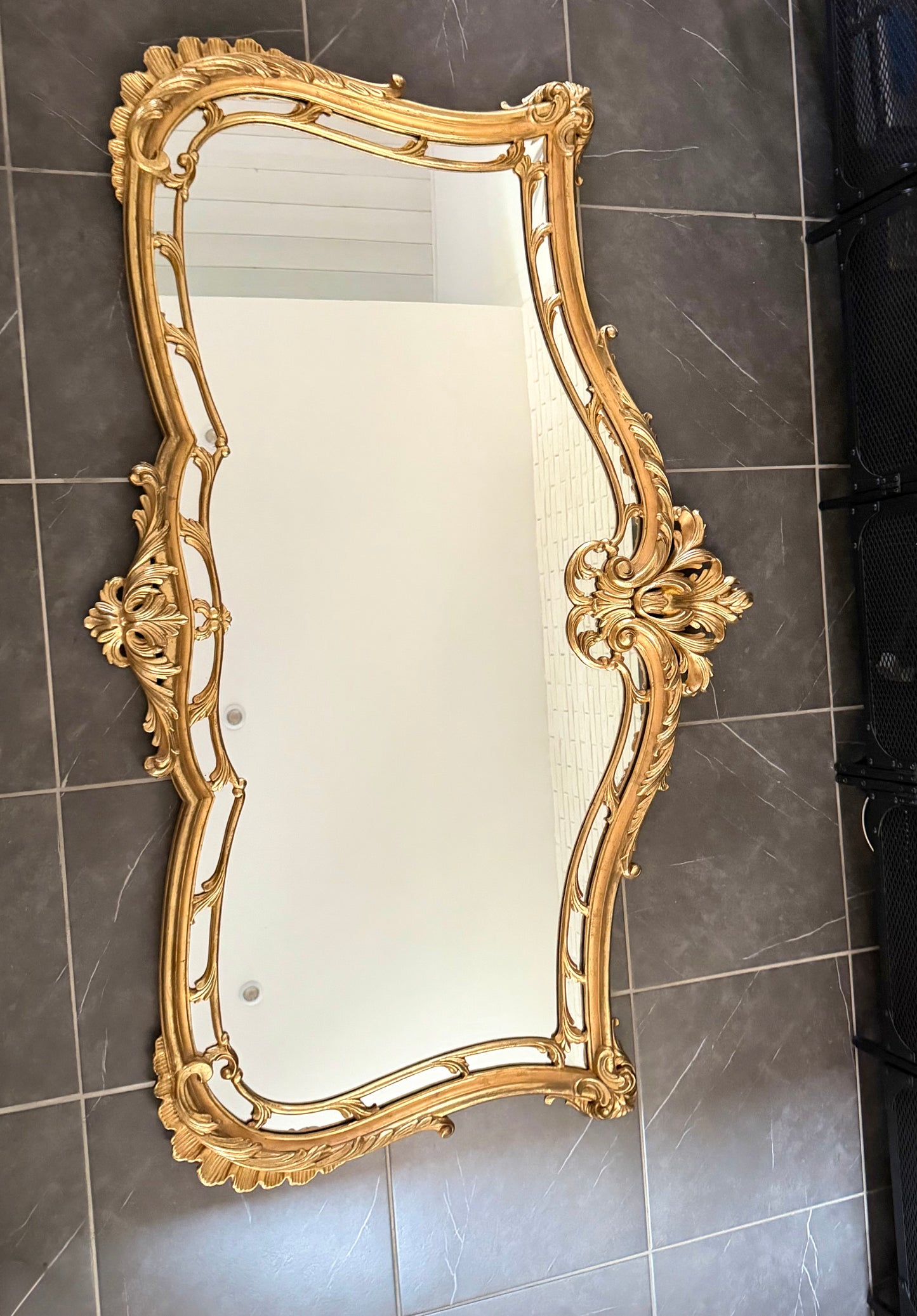Exceptionnel miroir ancien papillon baroque doré