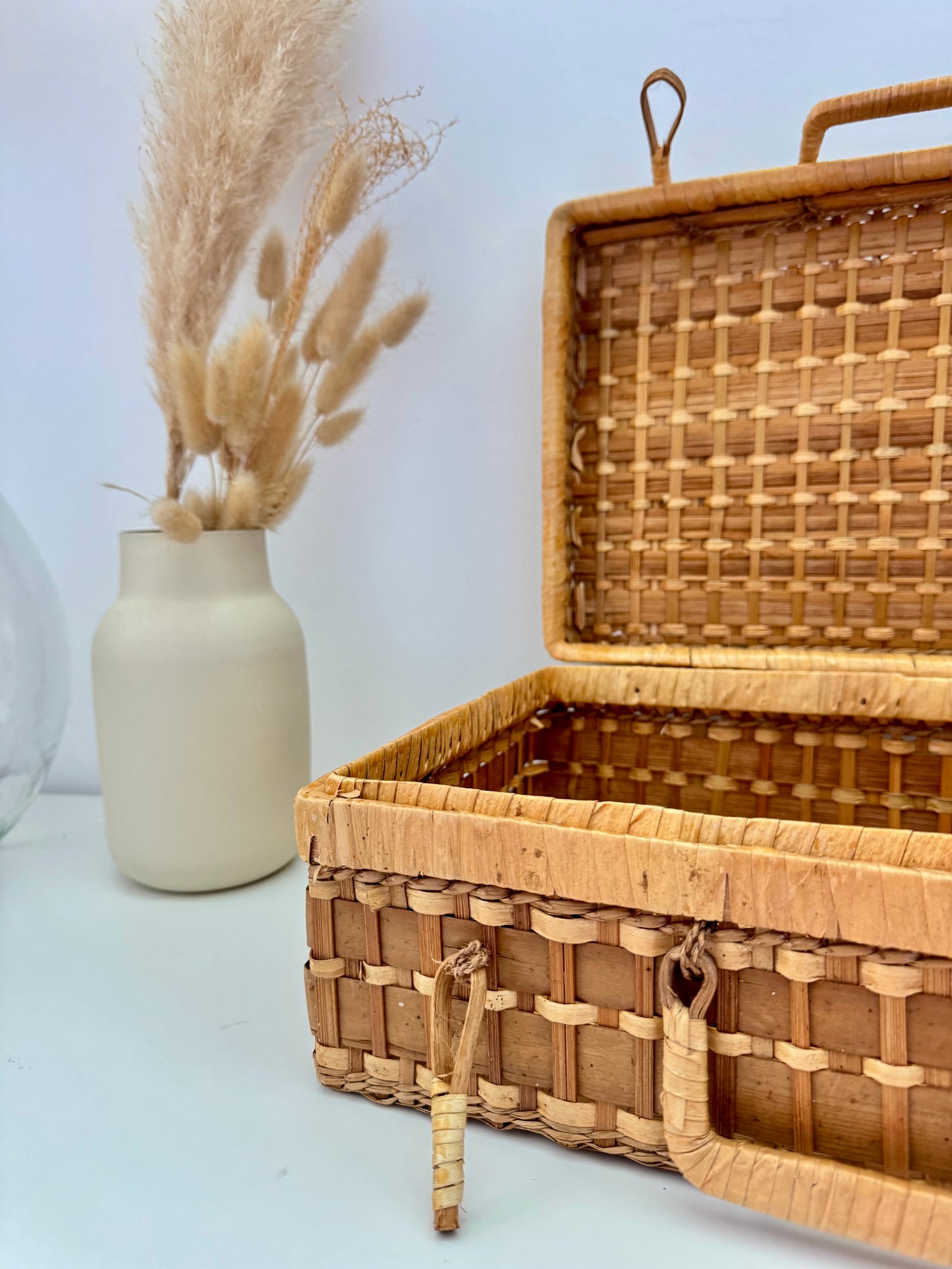 Valise en rotin vintage