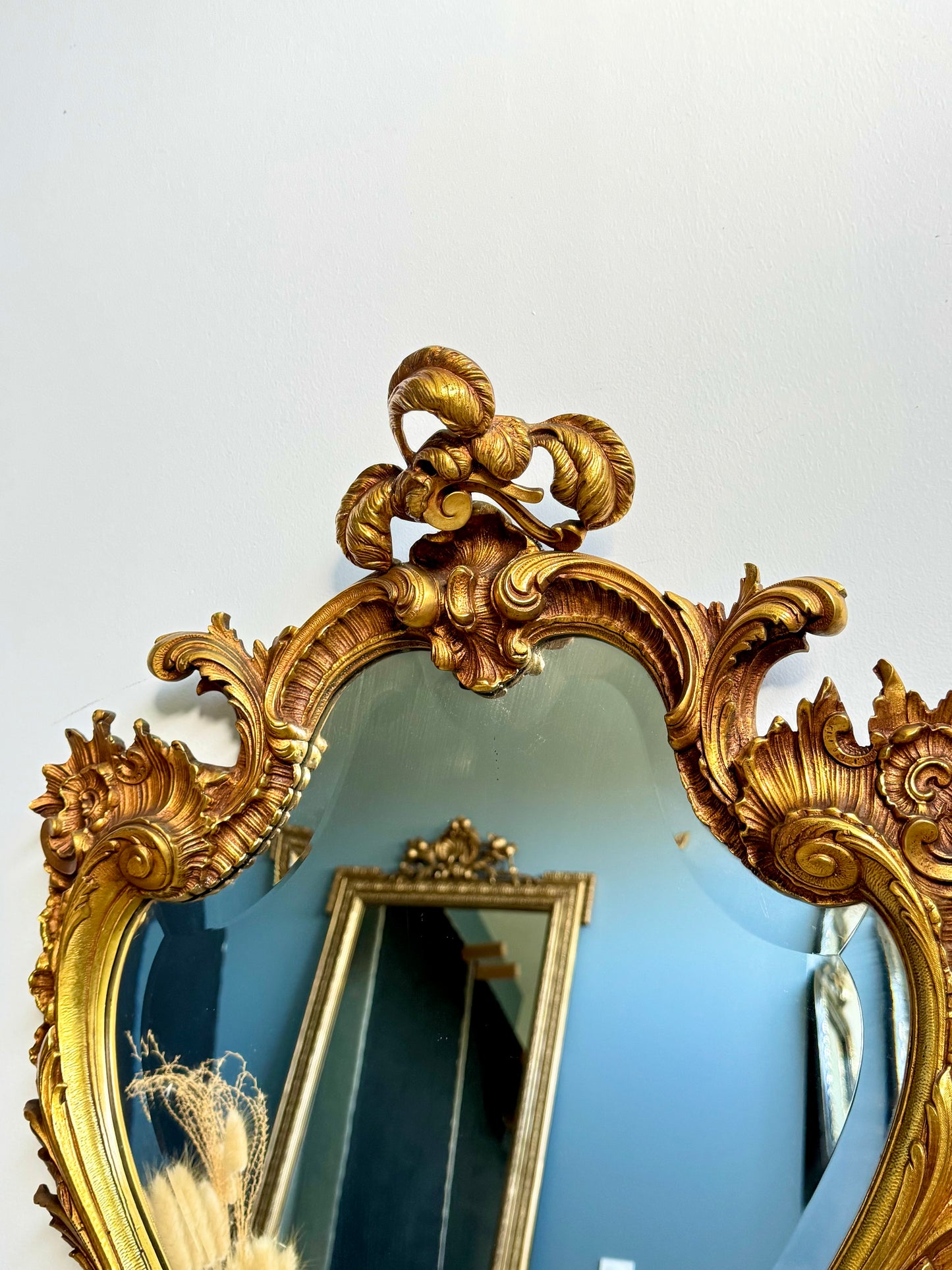 Miroir ancien doré en métal style baroque