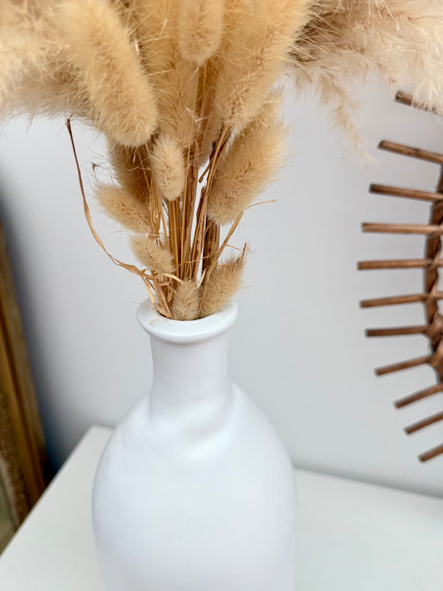 Vase ancien blanc mat