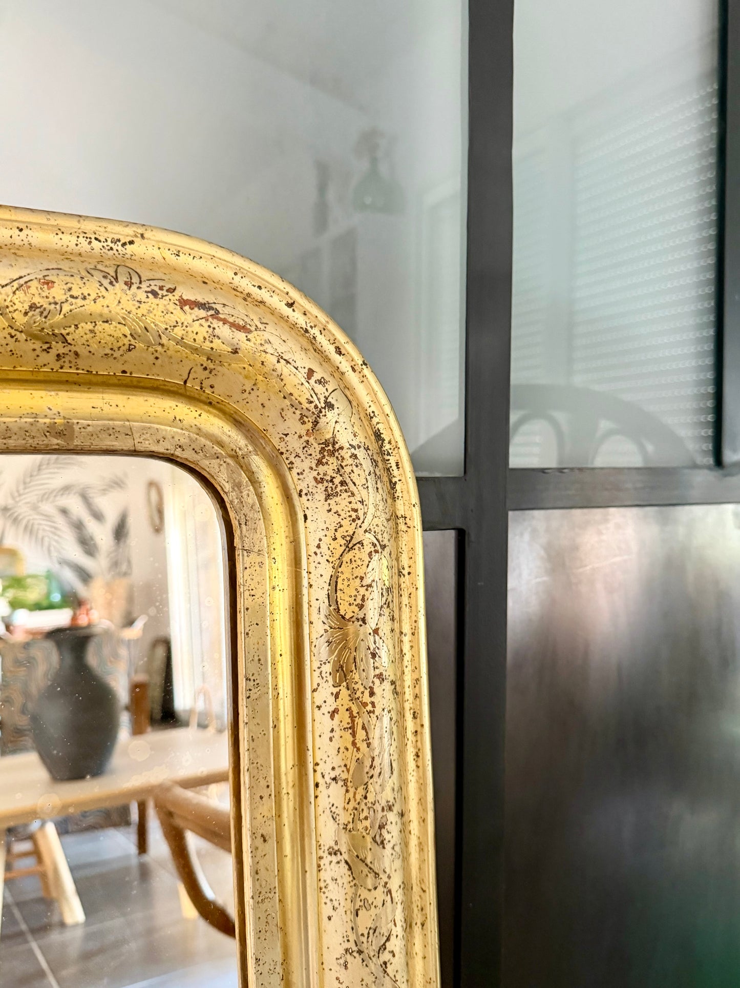 Miroir ancien Louis Philippe entièrement doré à la feuille d’or