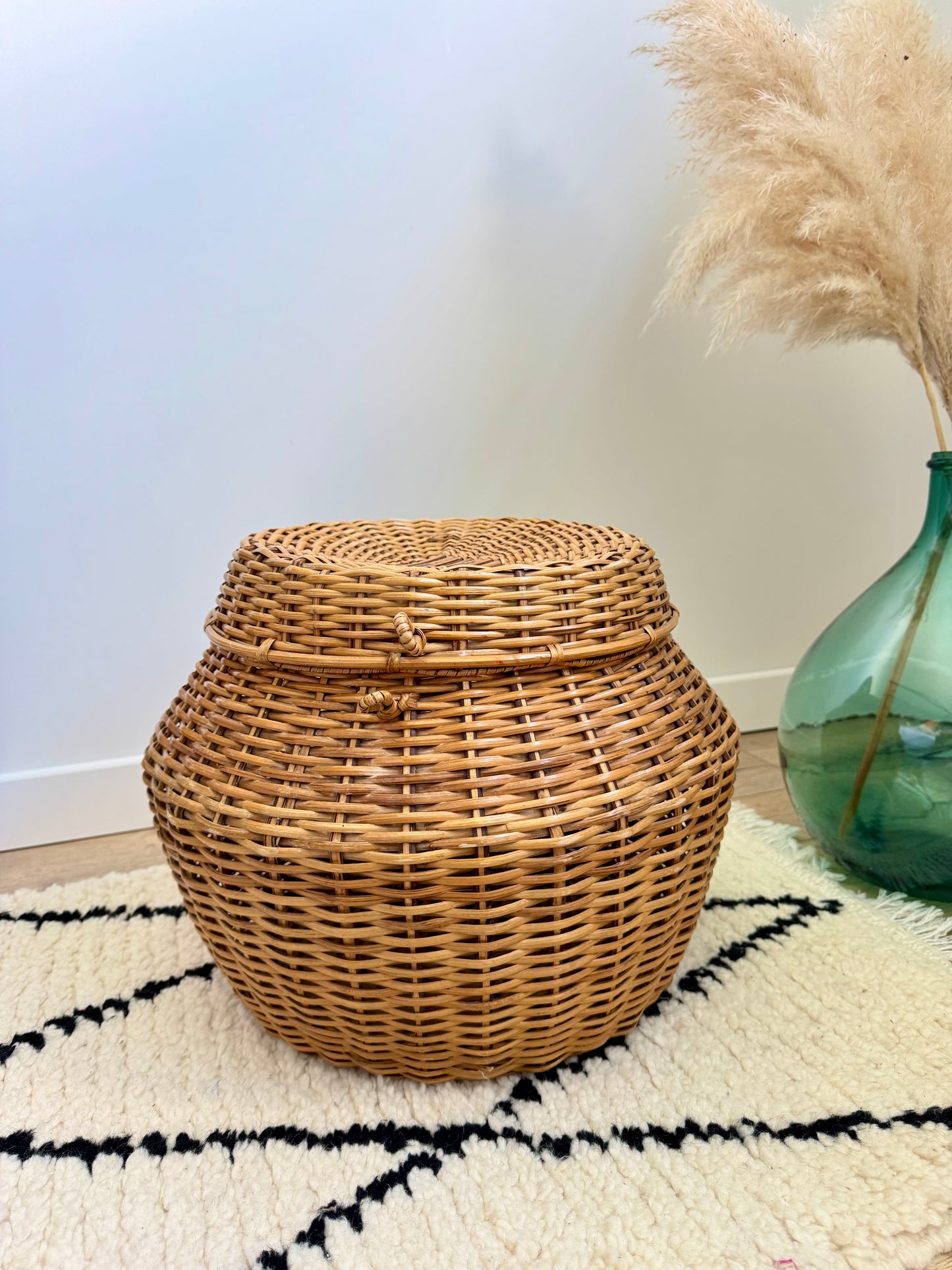 Panier ancien en osier tressé
