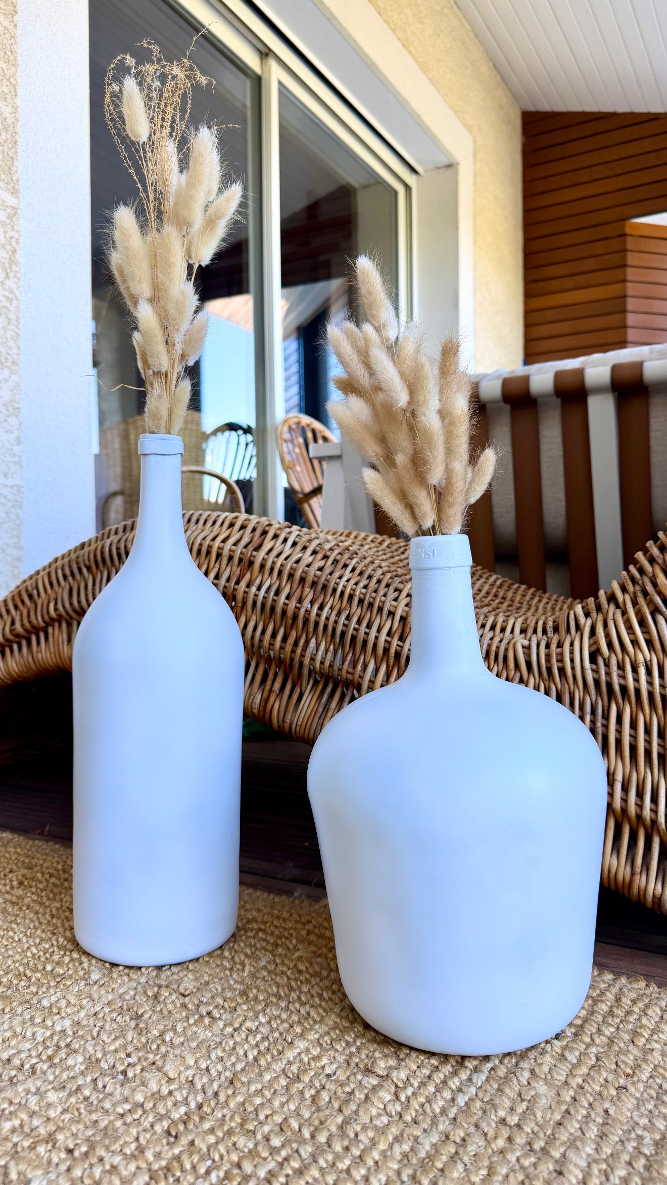 Vase ancien blanc mat