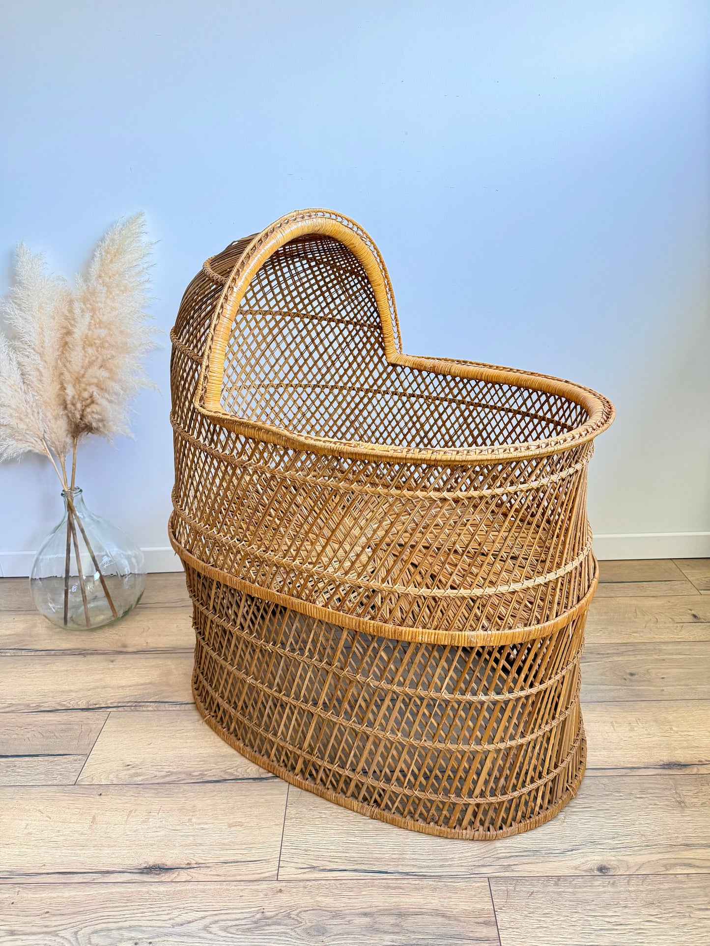 Berceau en rotin vintage