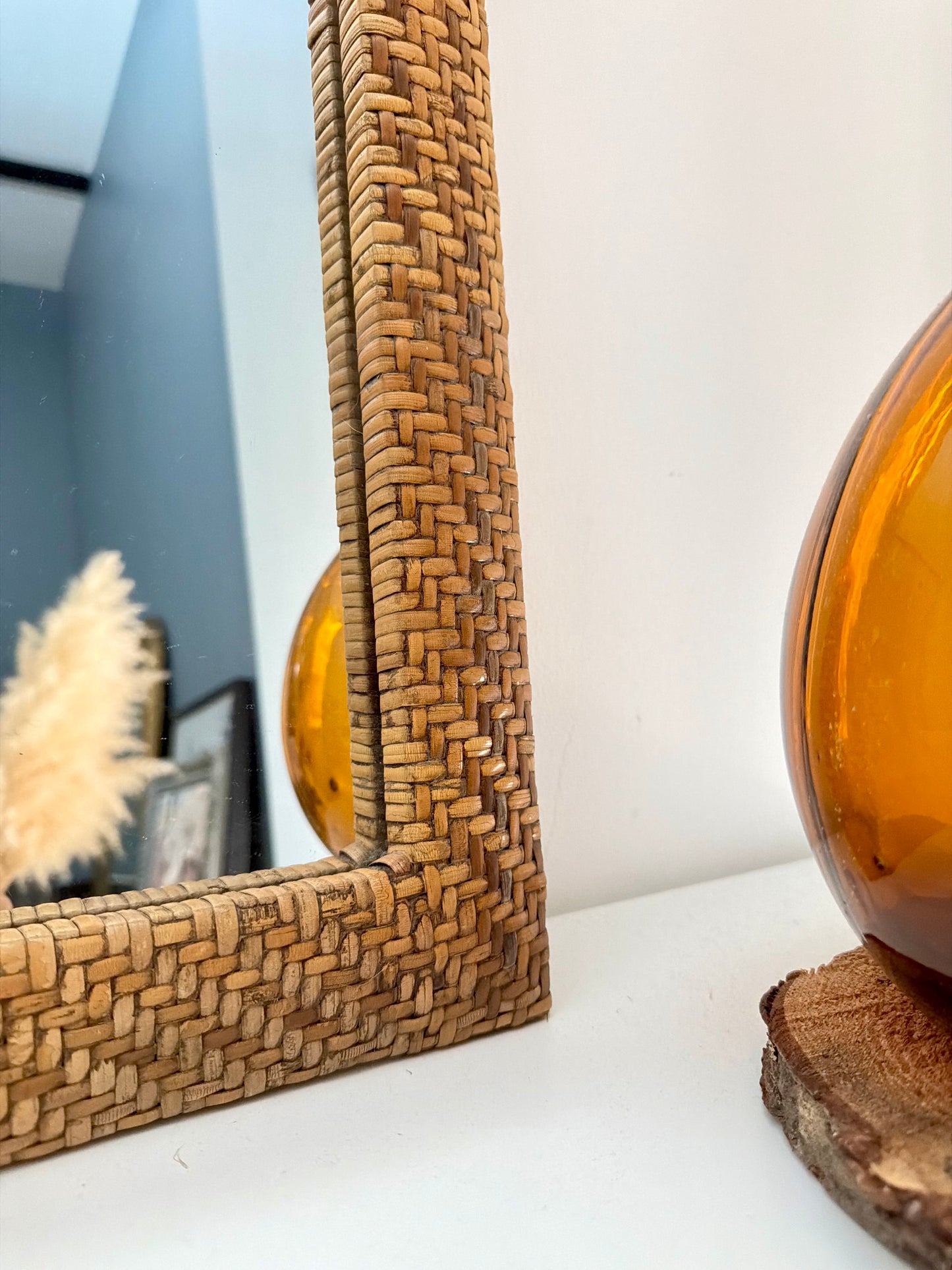 Miroir en rotin tressé