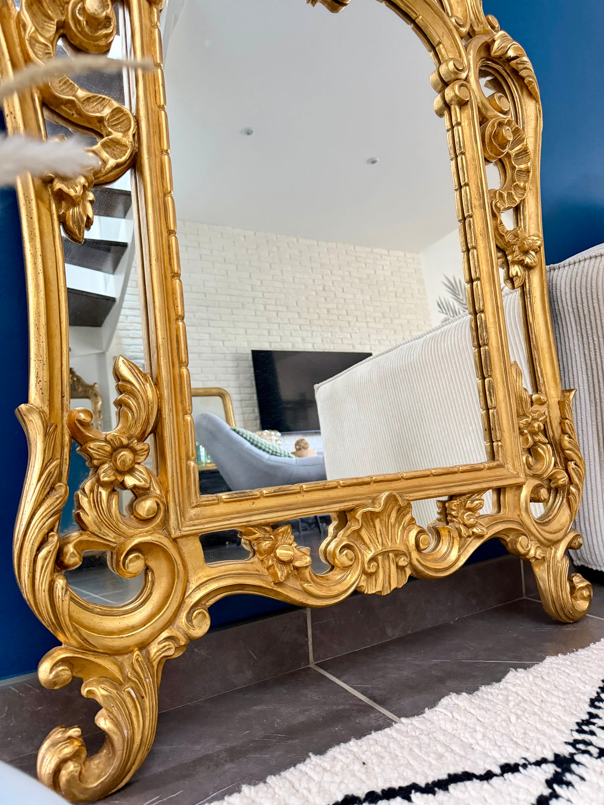 Grand miroir ancien doré de style baroque à parcloses