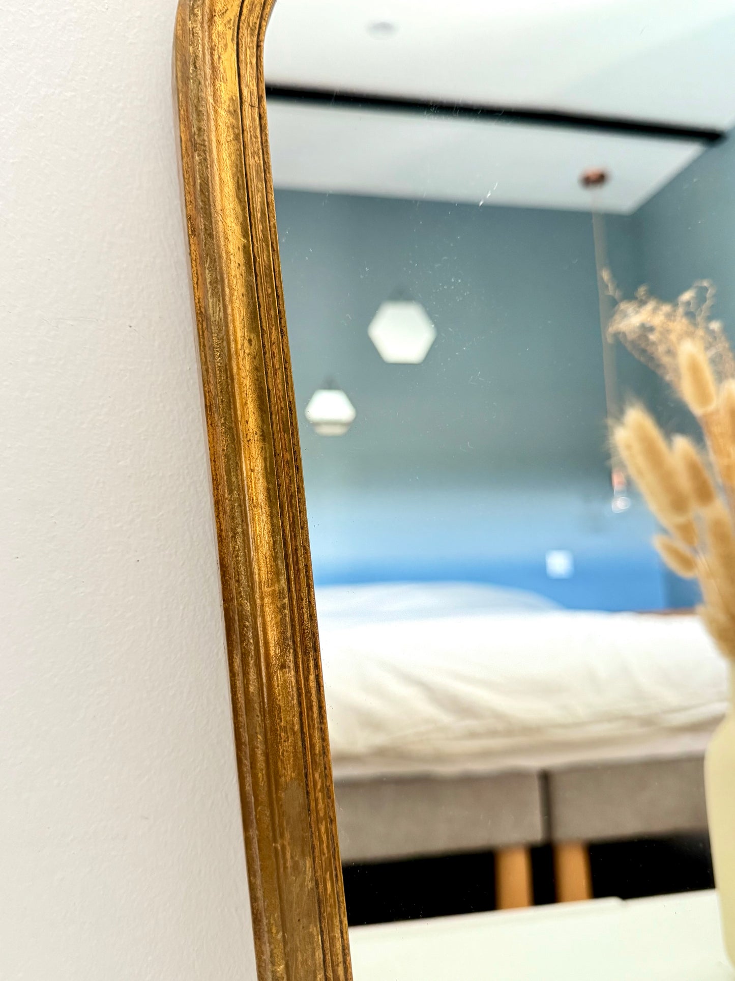 Miroir ancien doré de style baroque