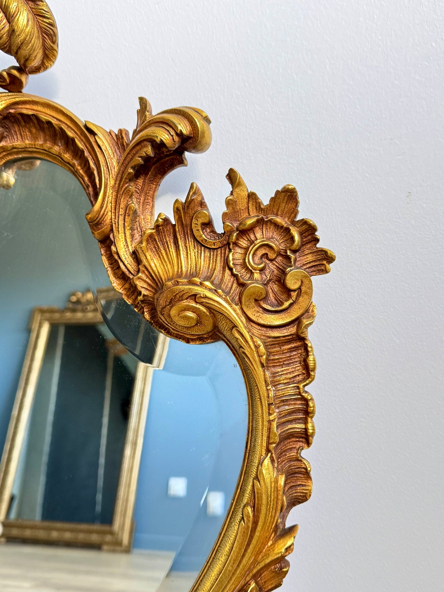 Miroir ancien doré en métal style baroque