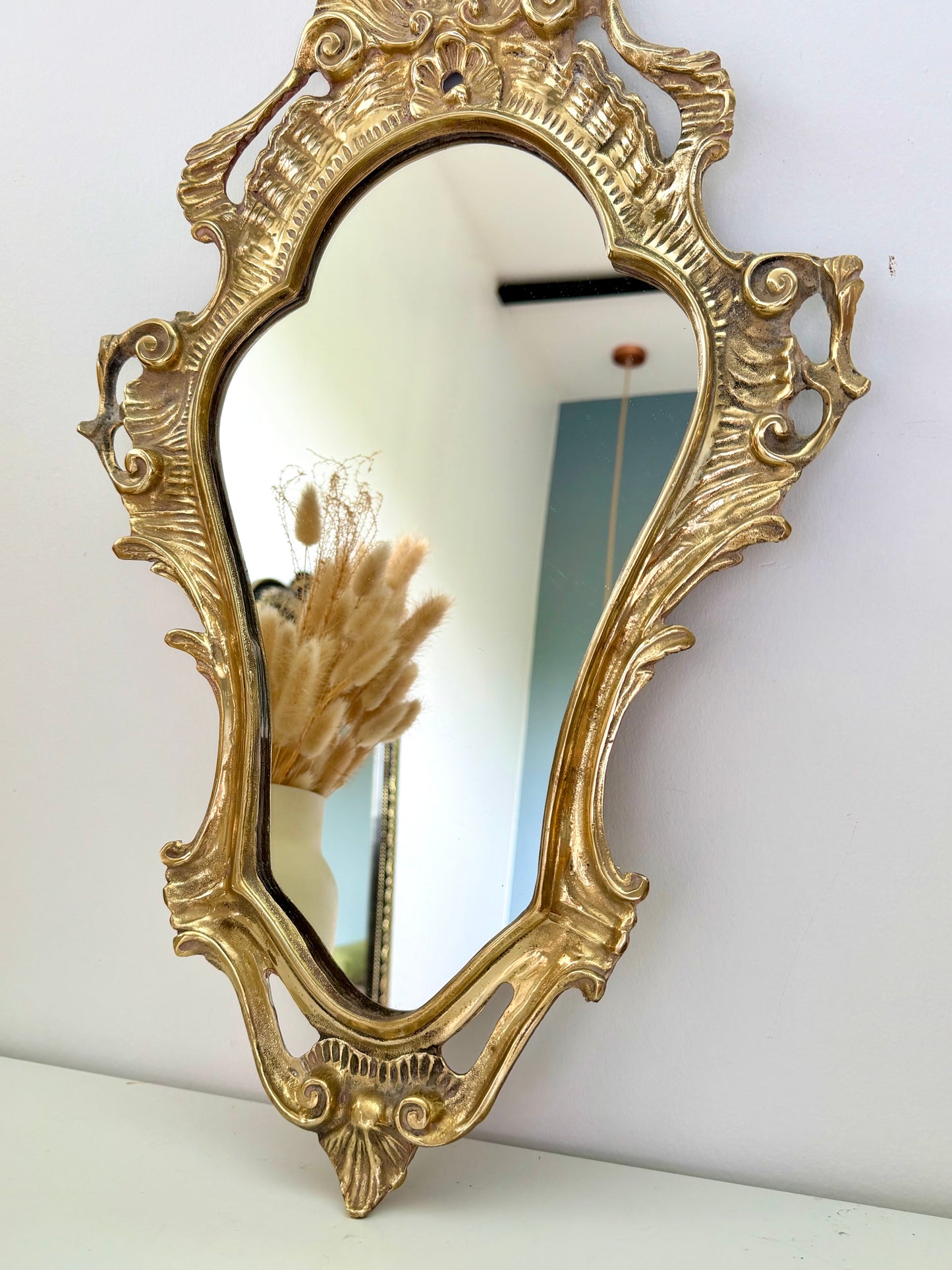 Miroir ancien style rocaille en laiton doré