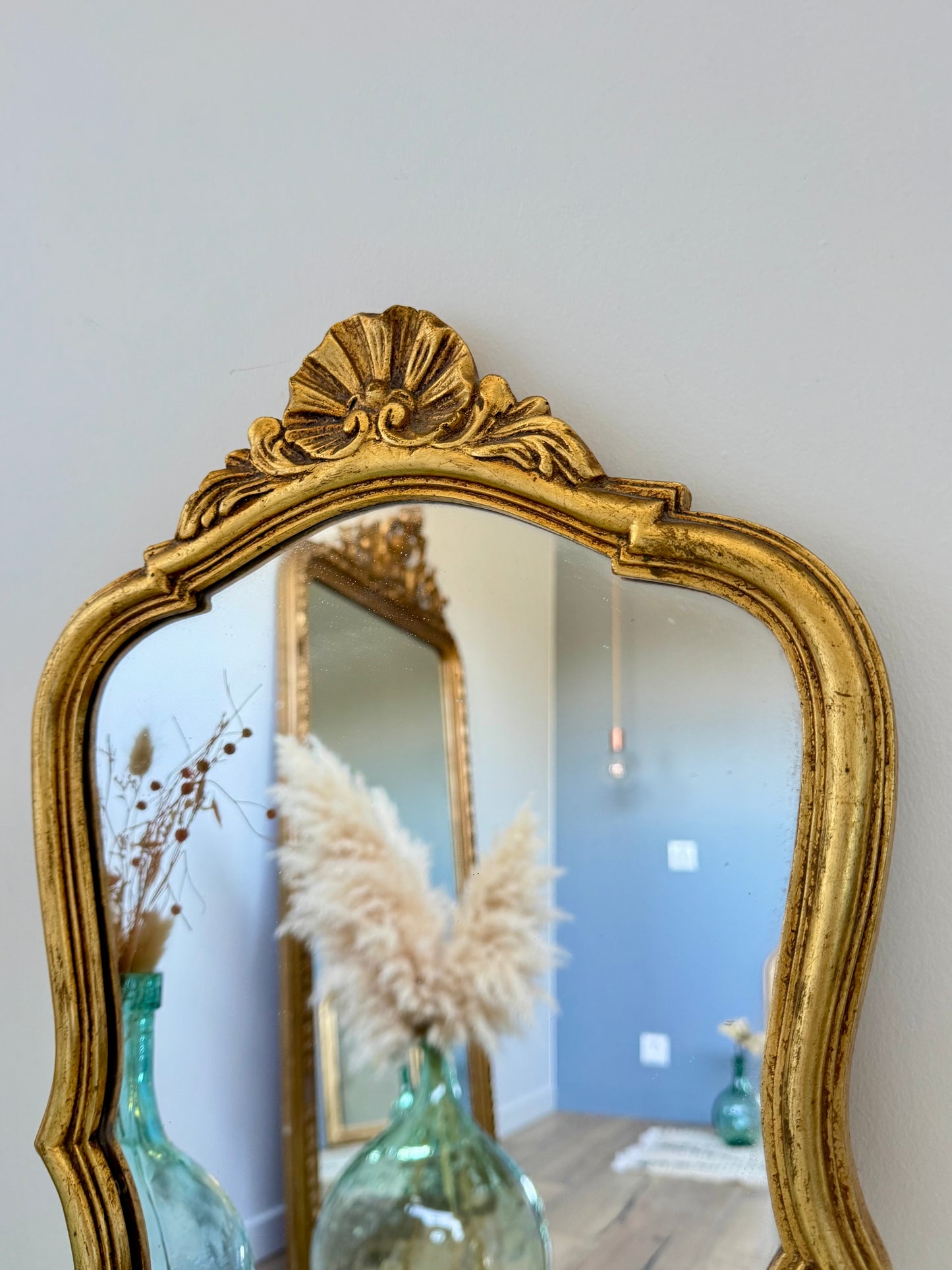 Miroir ancien doré, de style baroque