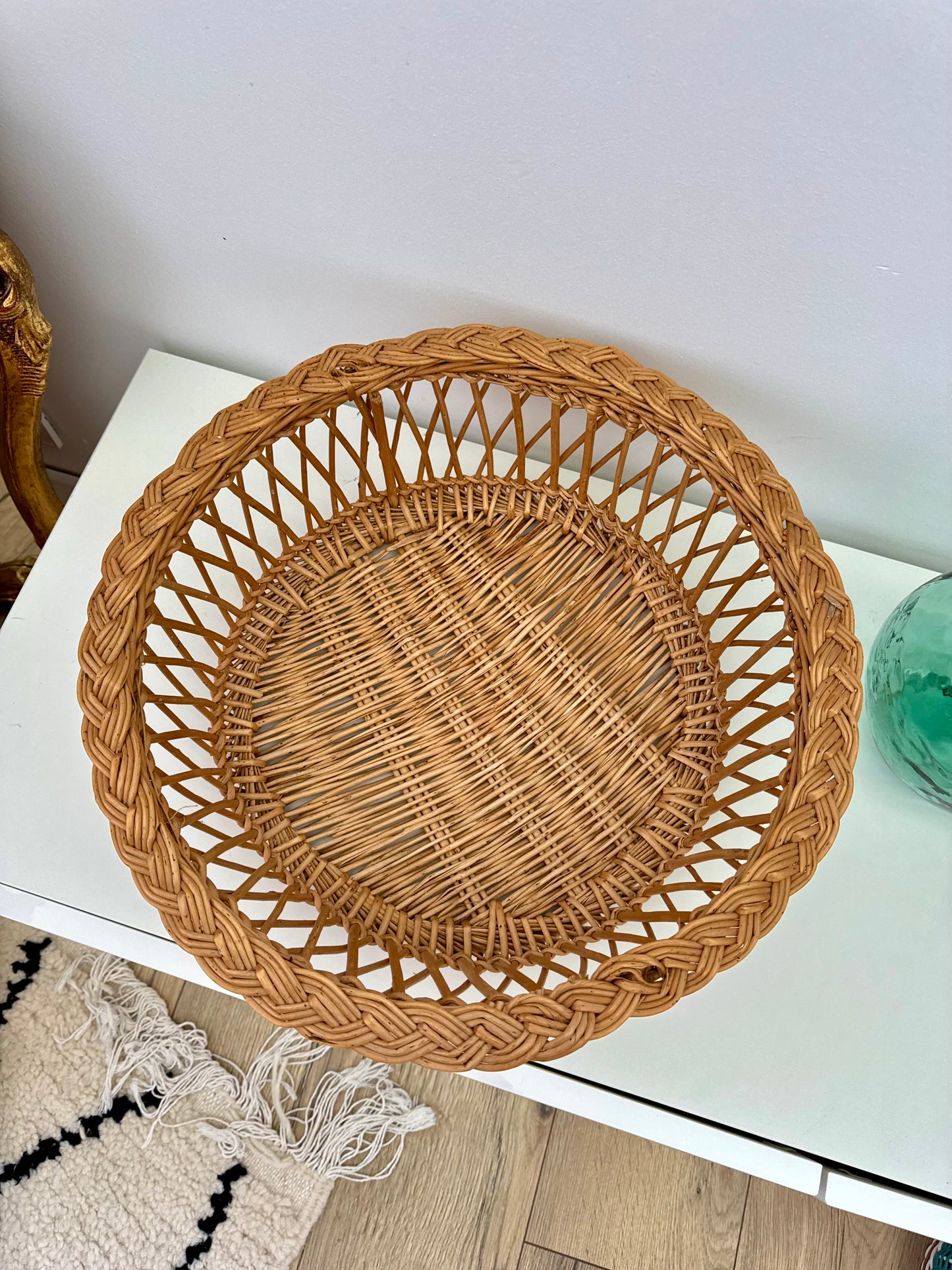 Corbeille en osier tressé