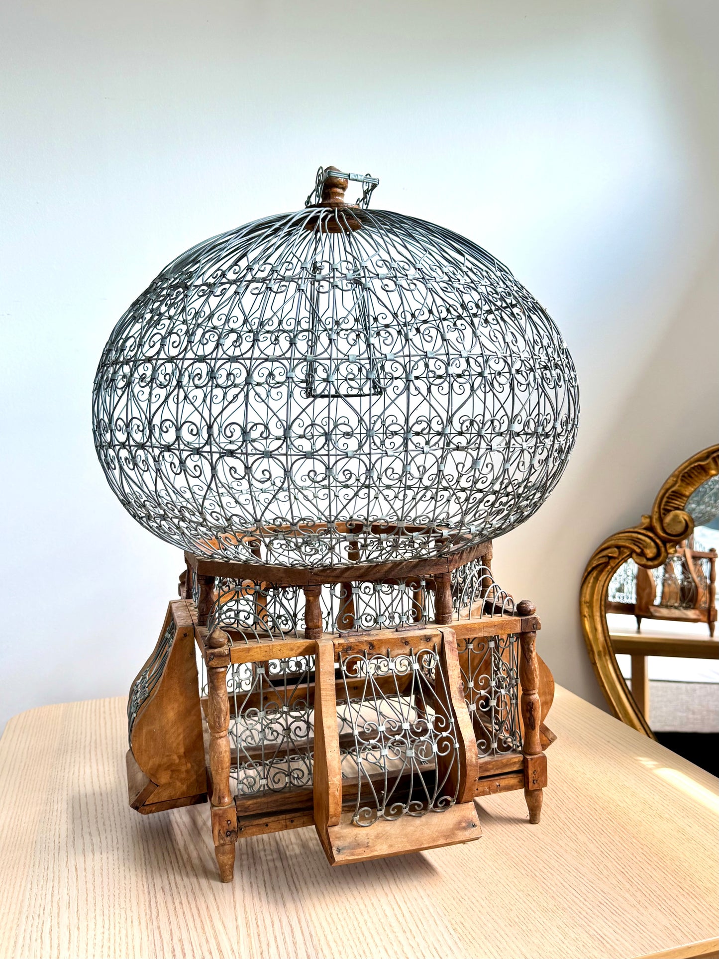 Grande cage décorative en métal et bois