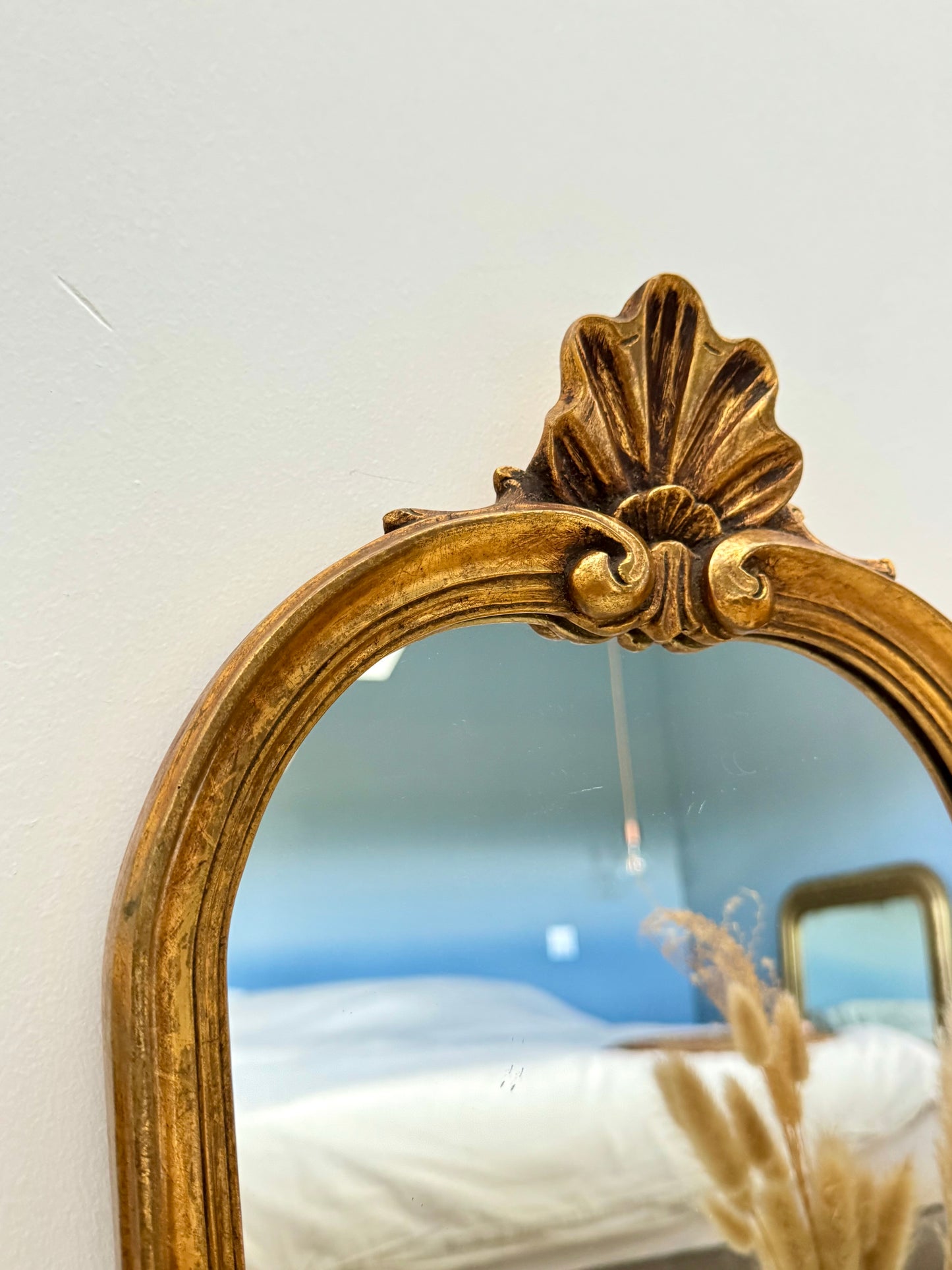 Miroir ancien doré de style baroque