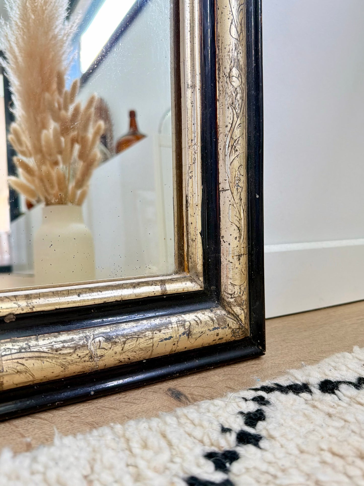 Miroir ancien Louis Philippe doré à la feuille d’or et noir