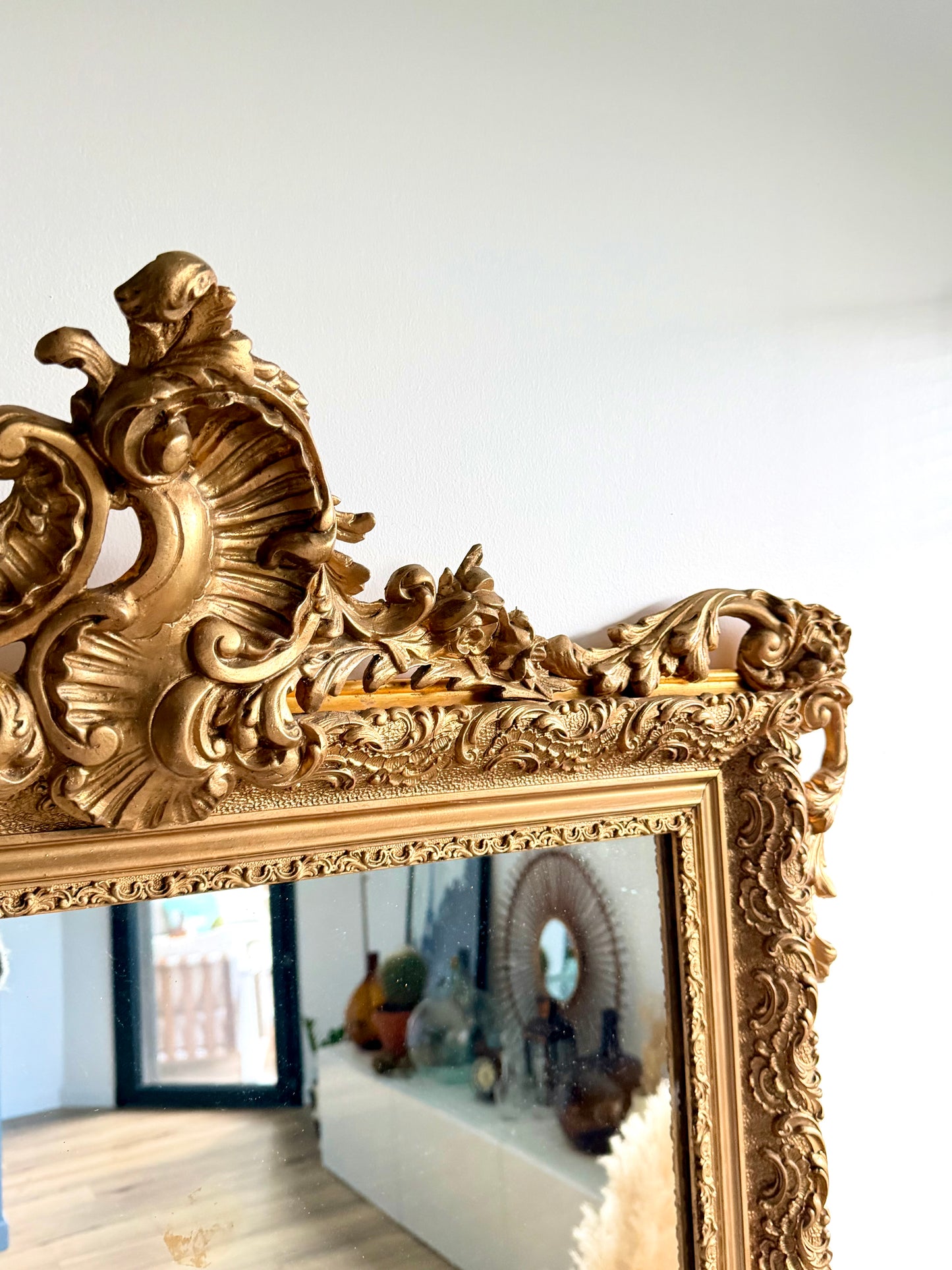 Grand miroir ancien Louis XV doré, style rocaille