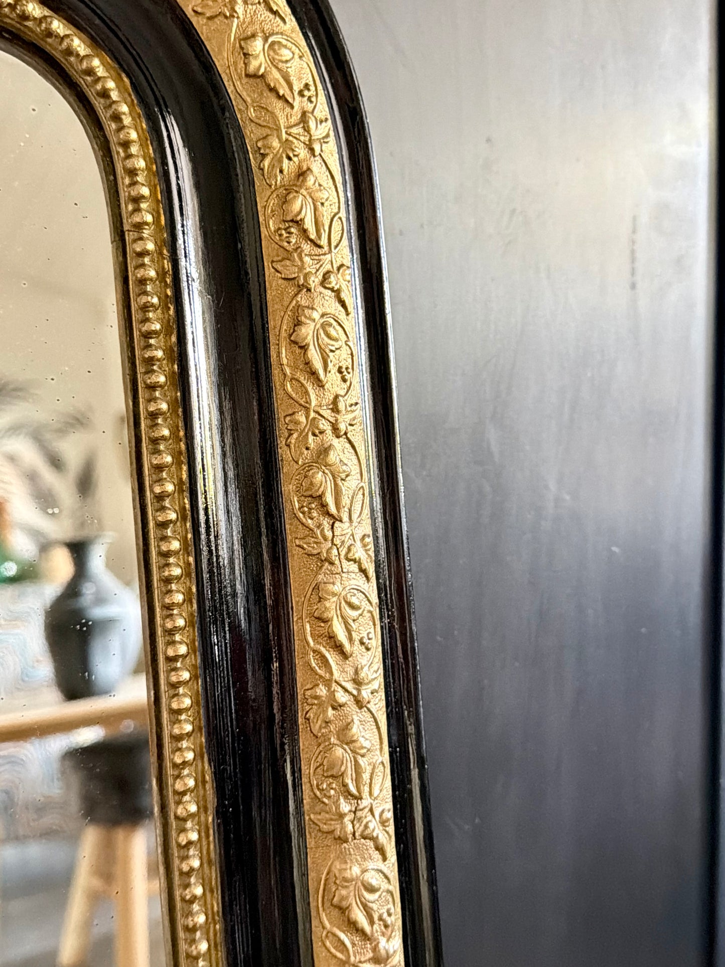 Miroir ancien Louis Philippe noir et doré