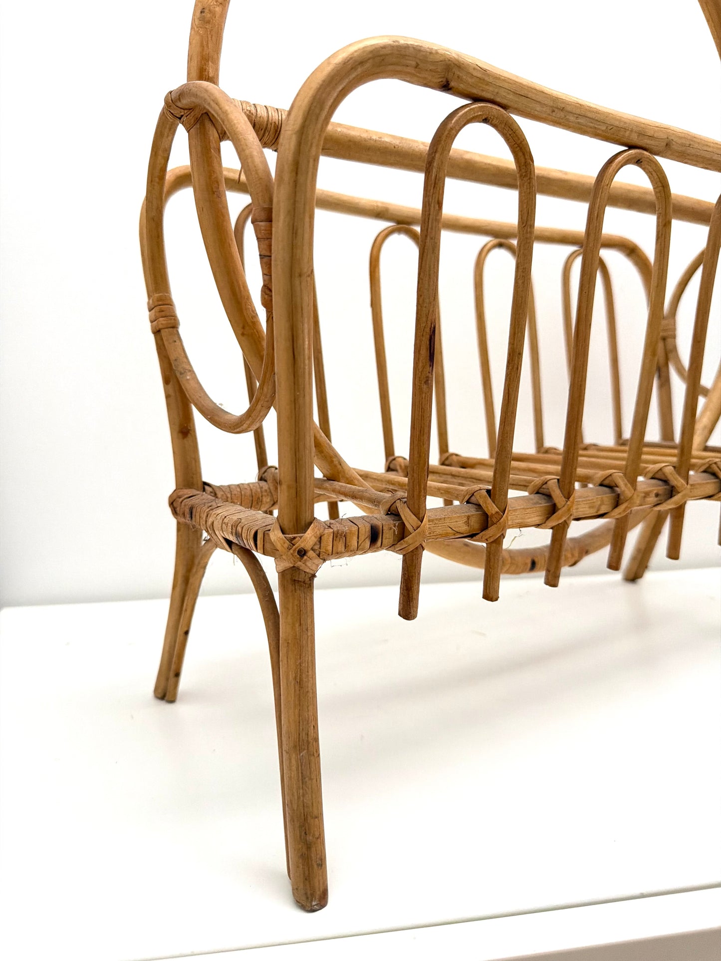 Porte-revues en rotin vintage