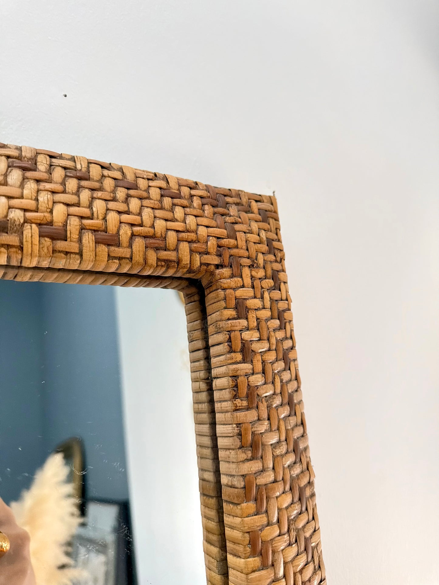 Miroir en rotin tressé