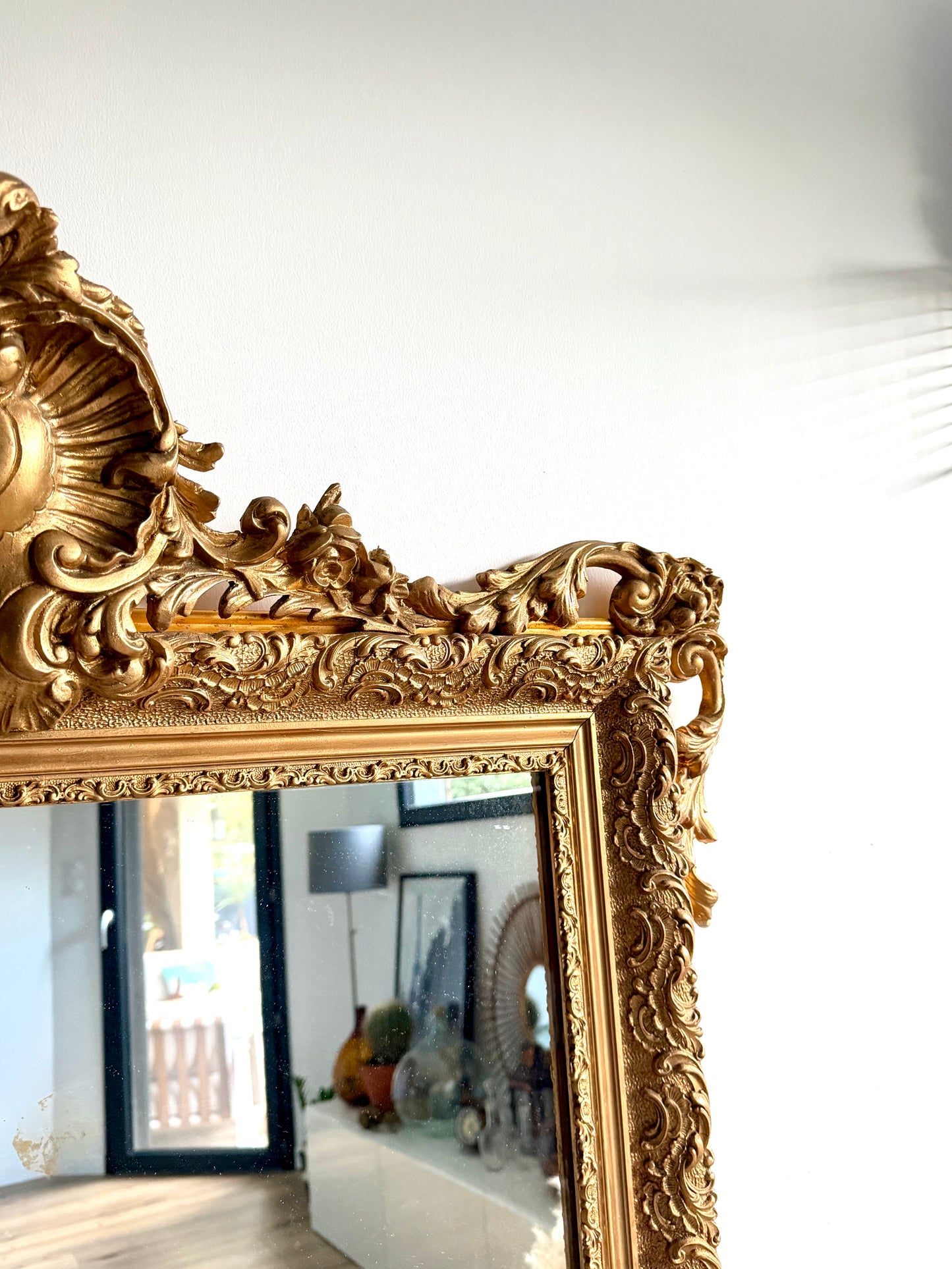 Grand miroir ancien Louis XV doré, style rocaille