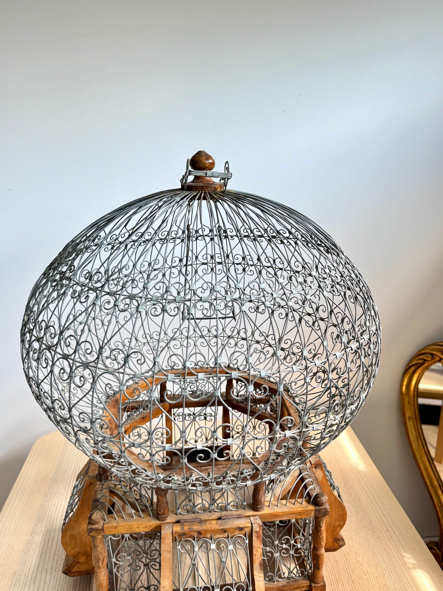 Grande cage décorative en métal et bois