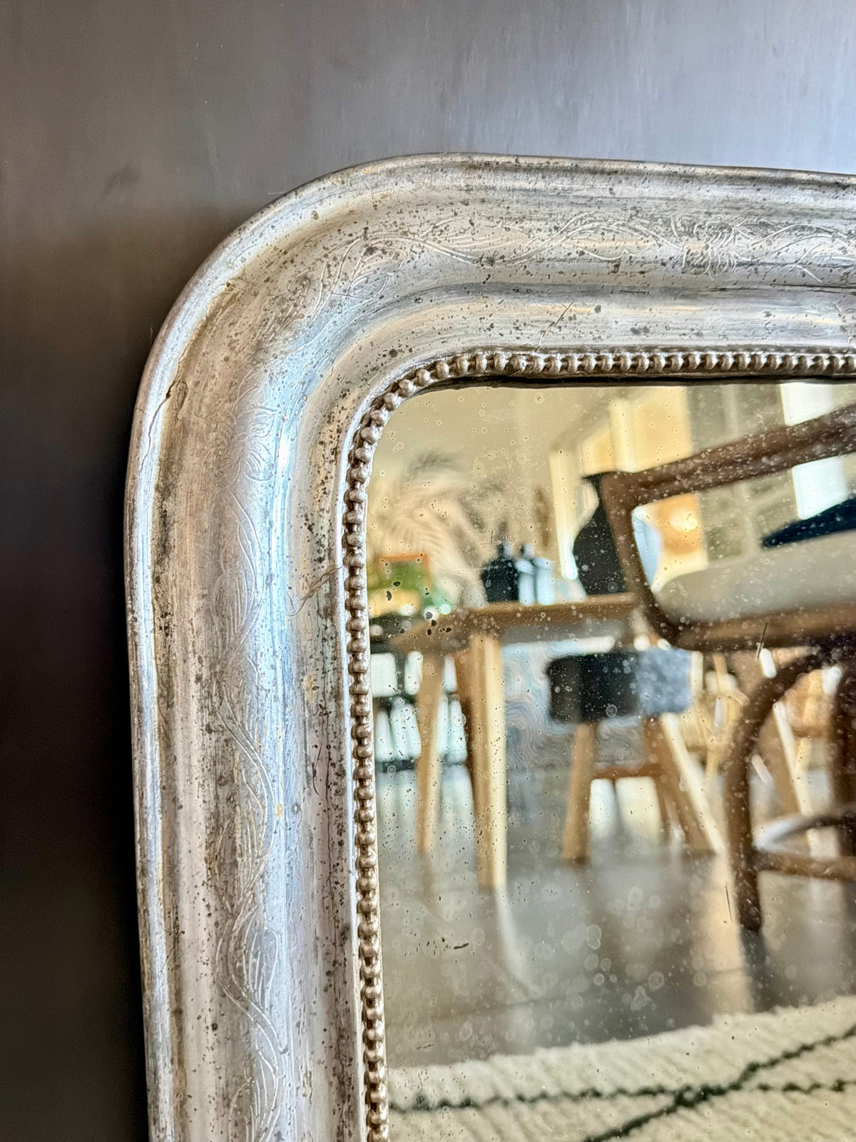 Miroir ancien Louis Philippe à la feuille d’argent