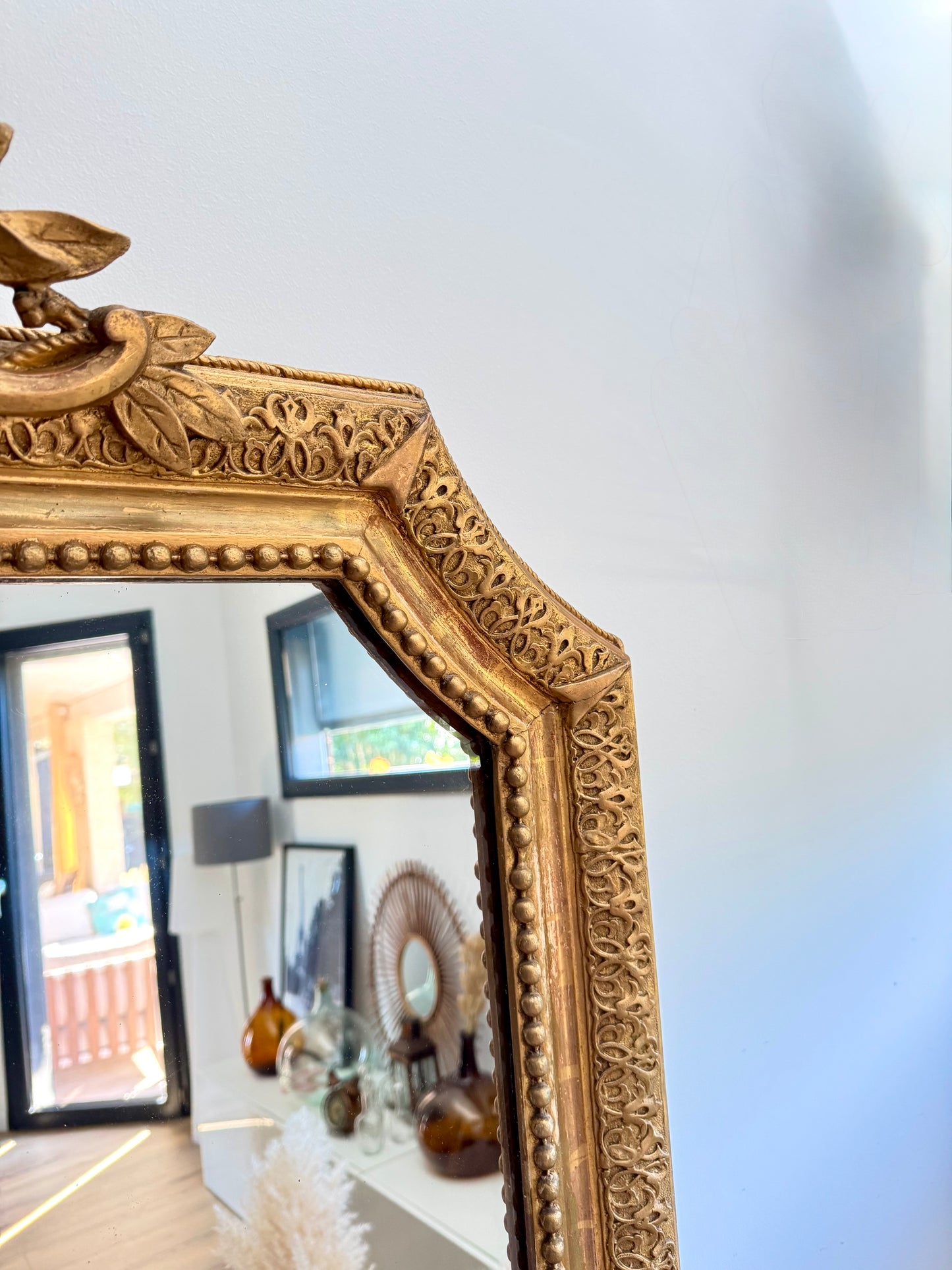Grand miroir ancien doré à la feuille d'or