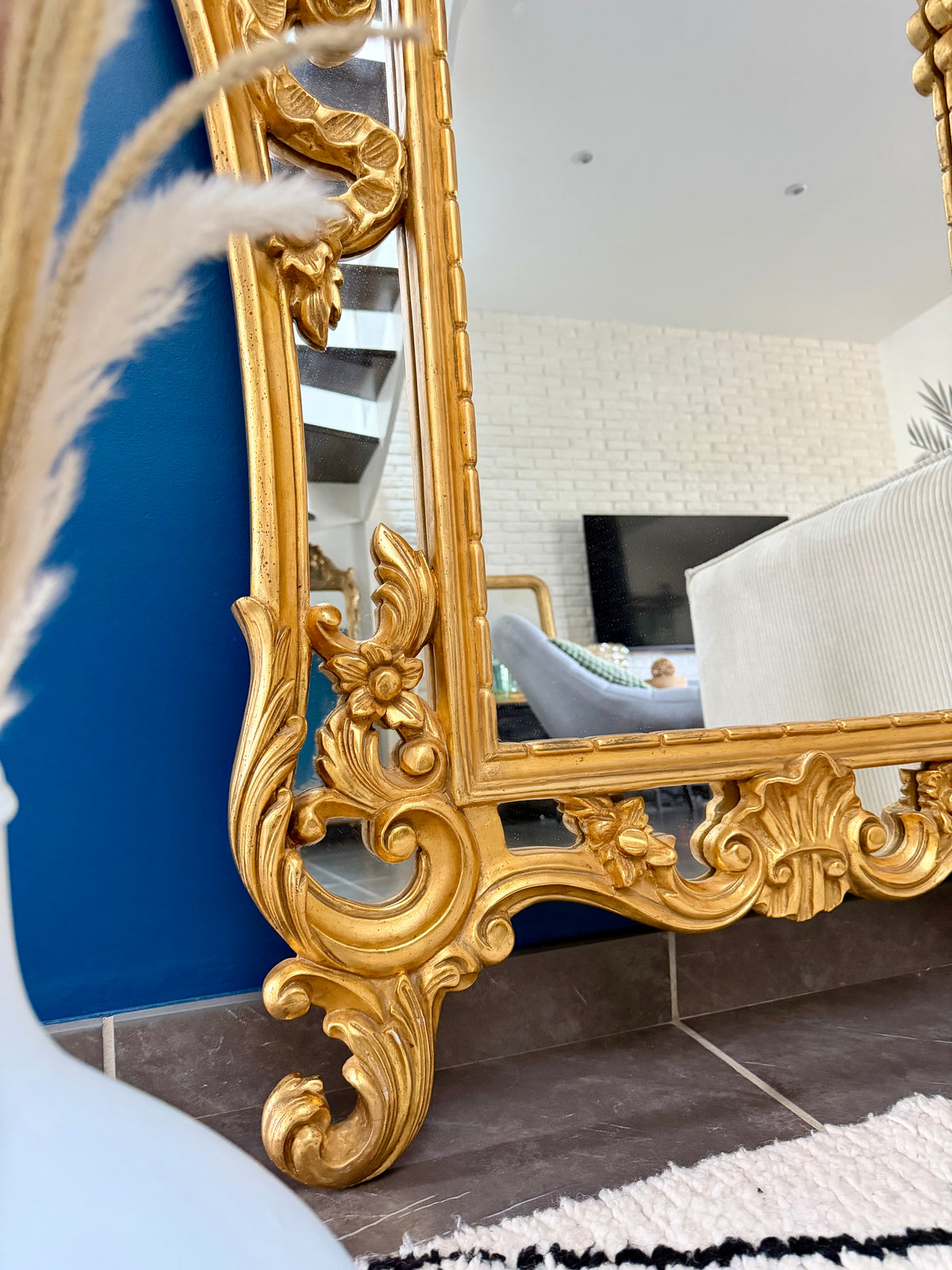 Grand miroir ancien doré de style baroque à parcloses