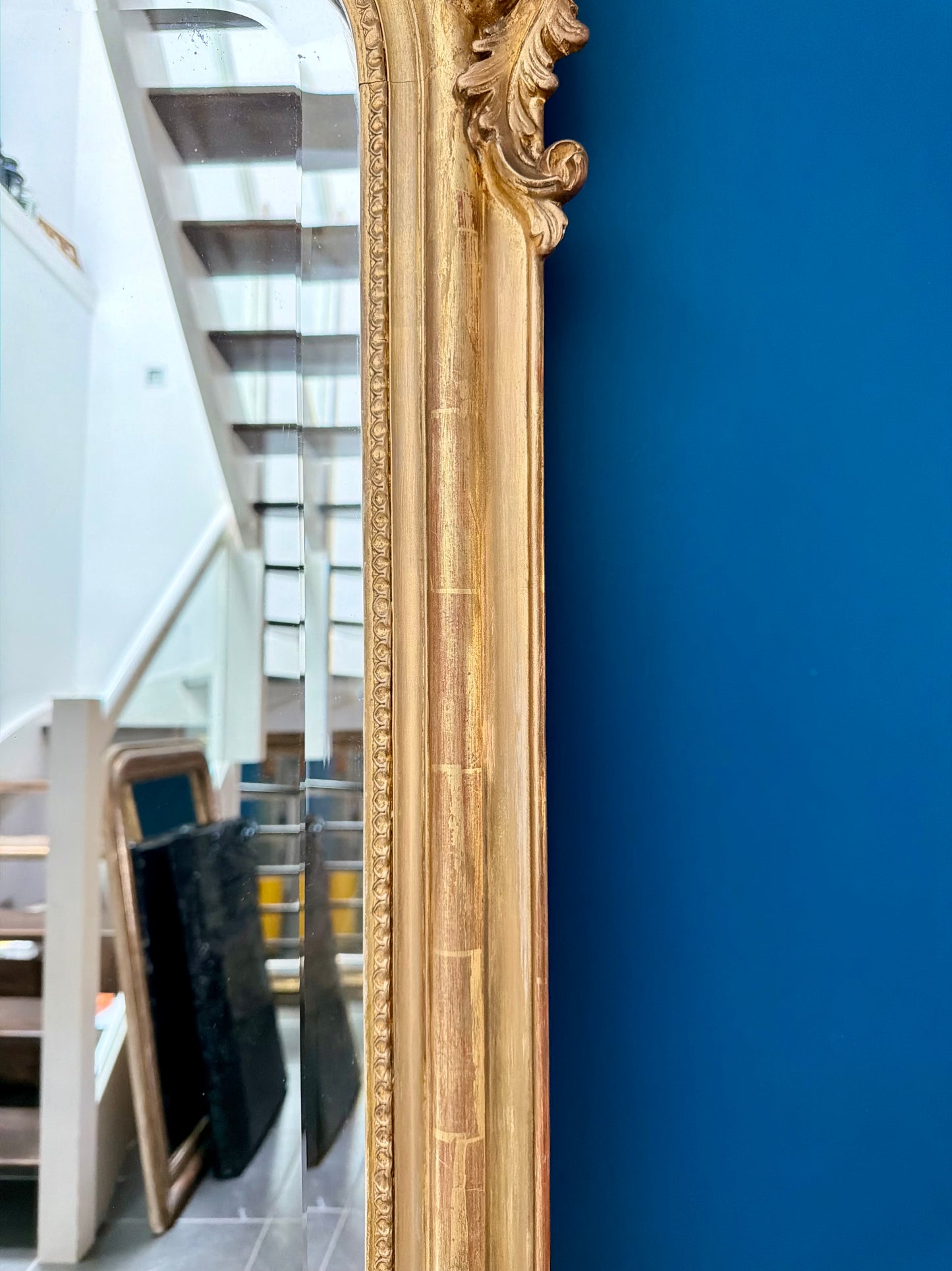 Grand miroir ancien Napoléon III doré à la feuille d’or