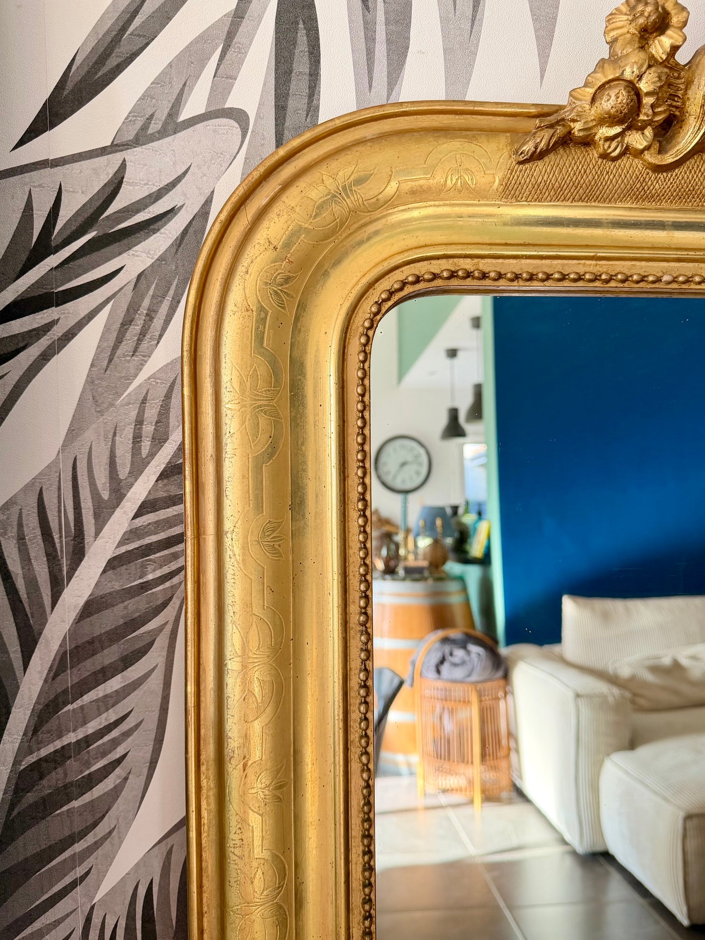 Grand miroir ancien Louis Philippe à fronton, doré à la feuille d’or