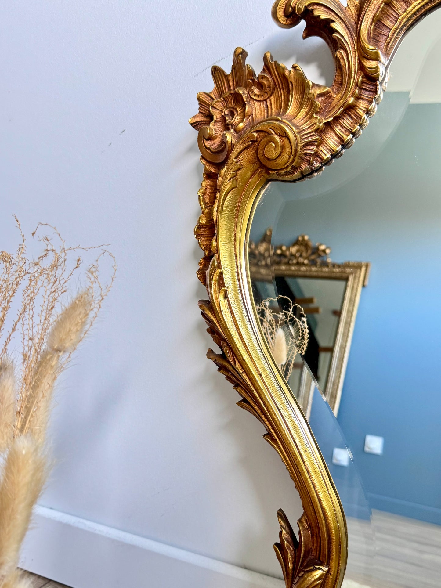 Miroir ancien doré en métal style baroque